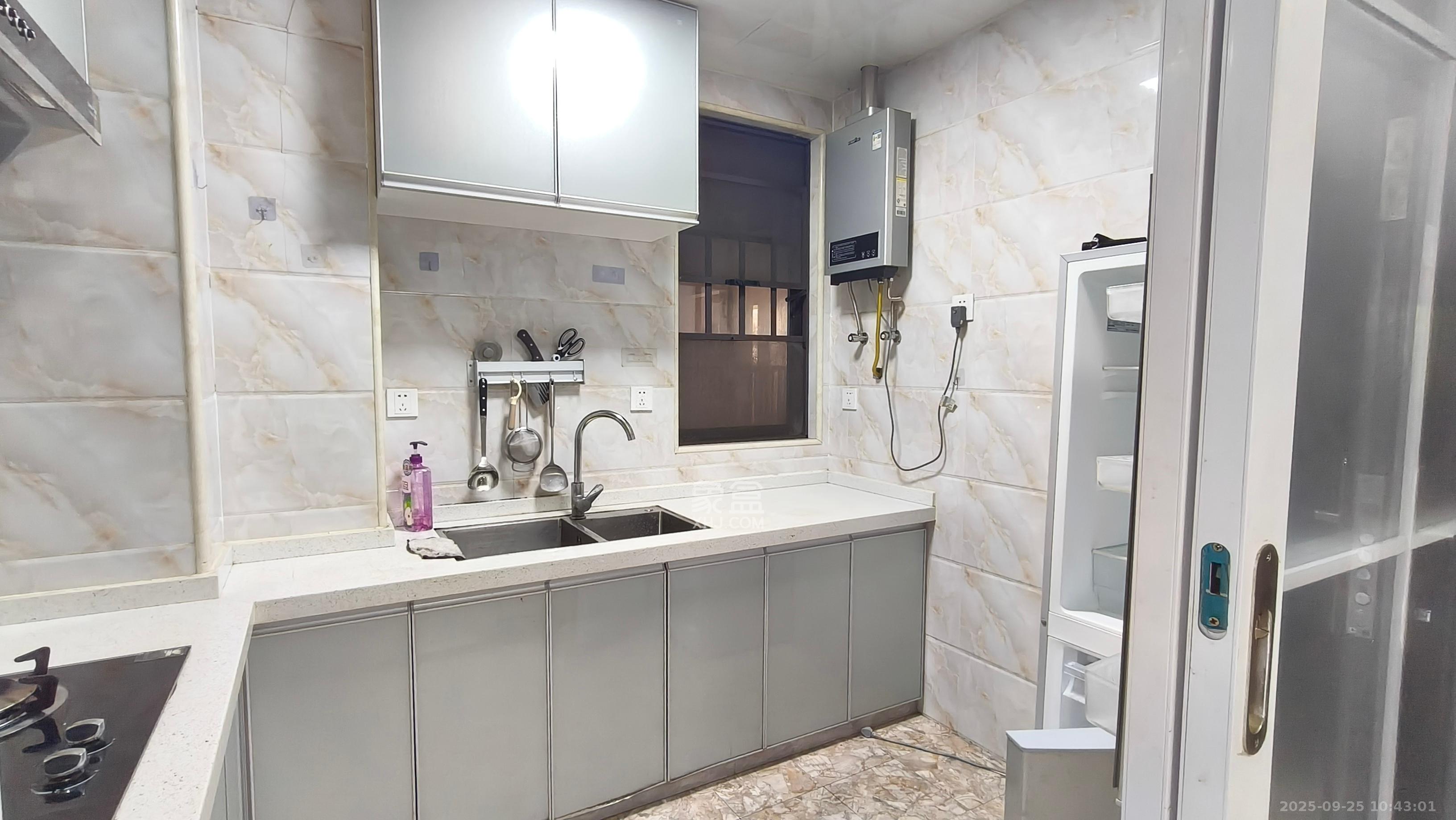 光明E城  3室2厅1卫    2600.0元/月室内图