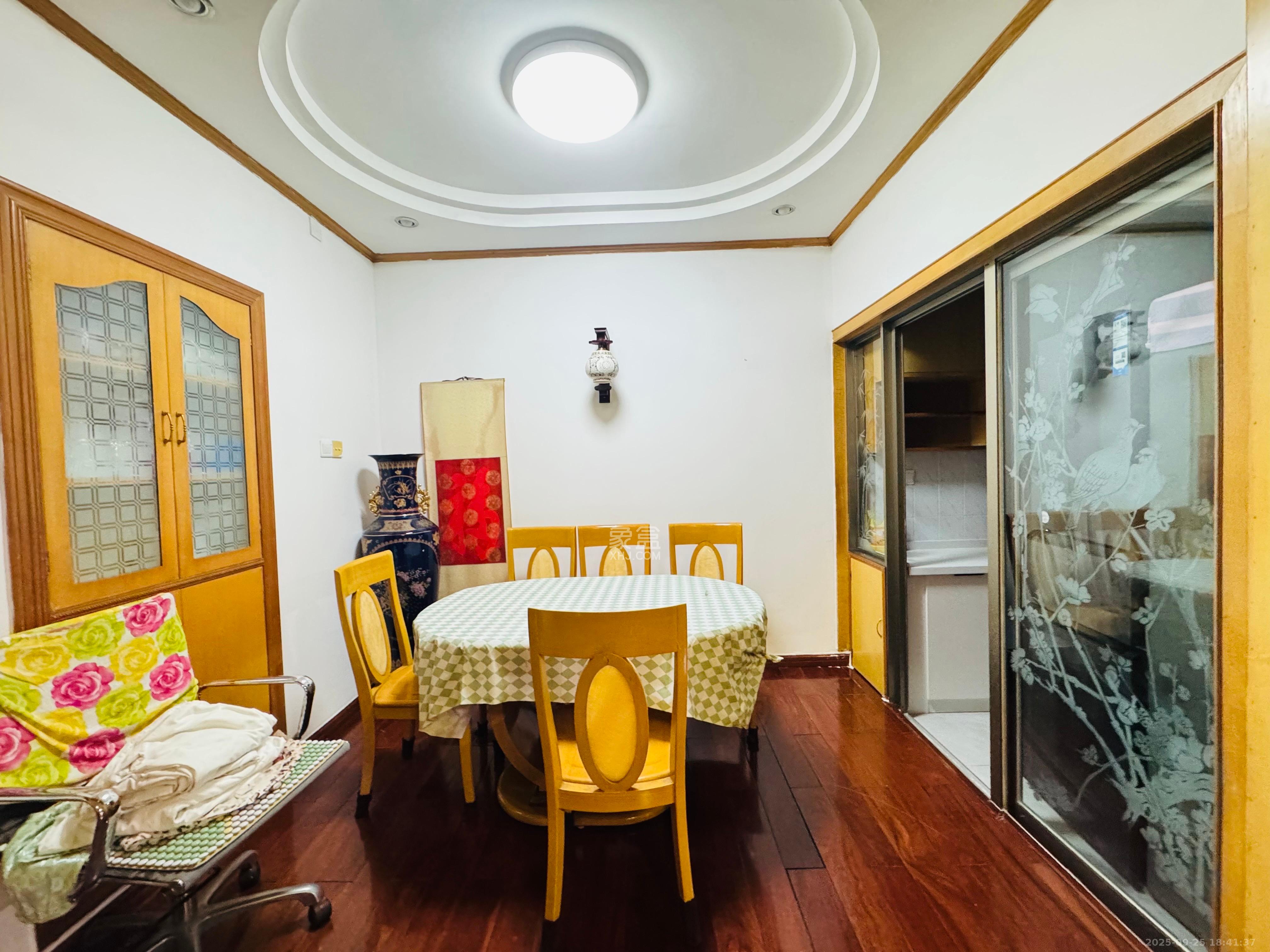 工程兵学院单位宿舍  3室2厅1卫    2800.0元/月室内图