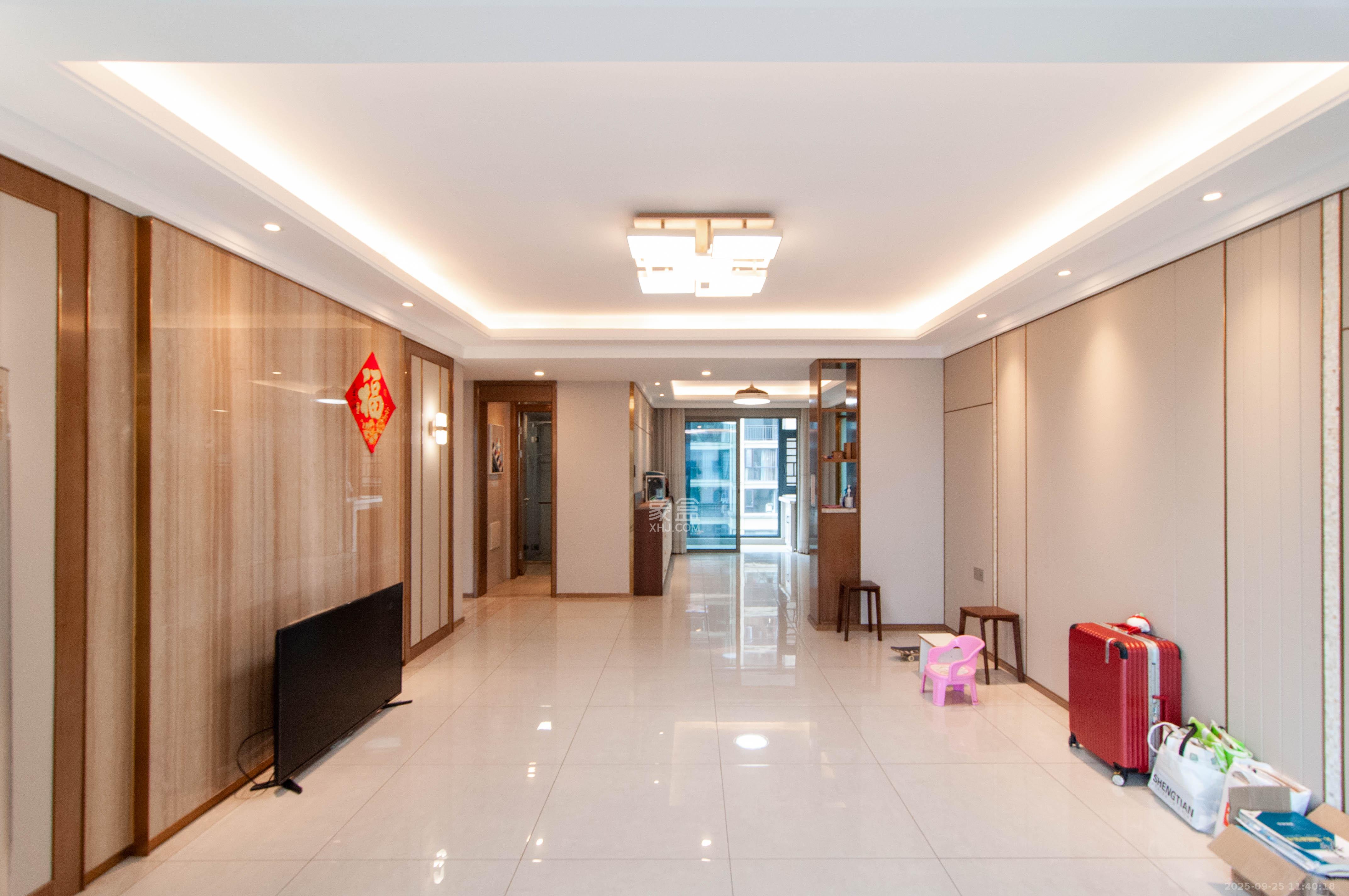 梅溪湖金茂湾 4室2厅2卫 255.0万 梅溪湖金茂湾 4室2厅2卫 255.0万客厅