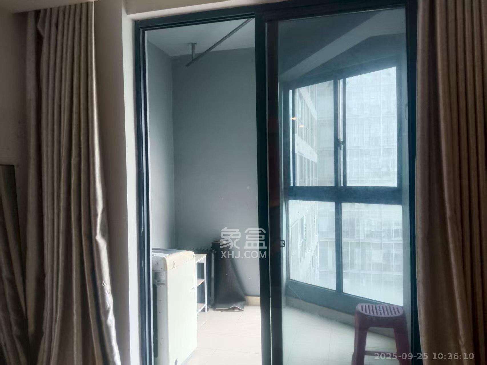 绿地中央广场 1室1厅1卫 1400.0元/月 绿地中央广场 1室1厅1卫 1400.0元/月室内图