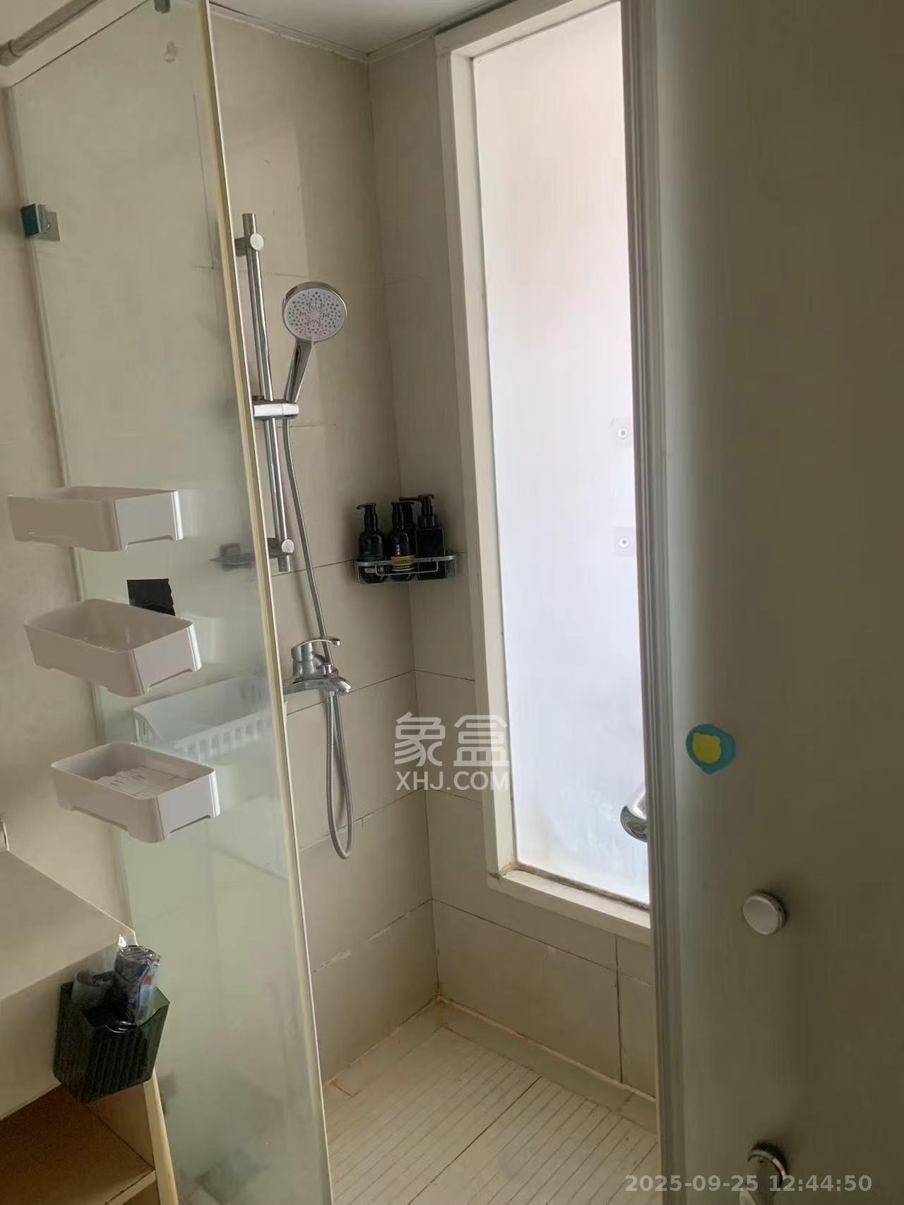 融科檀香山(融科紫檀、香山国际) 1室1厅1卫 1500.0元/月 融科檀香山(融科紫檀、香山国际) 1室1厅1卫 1500.0元/月室内图