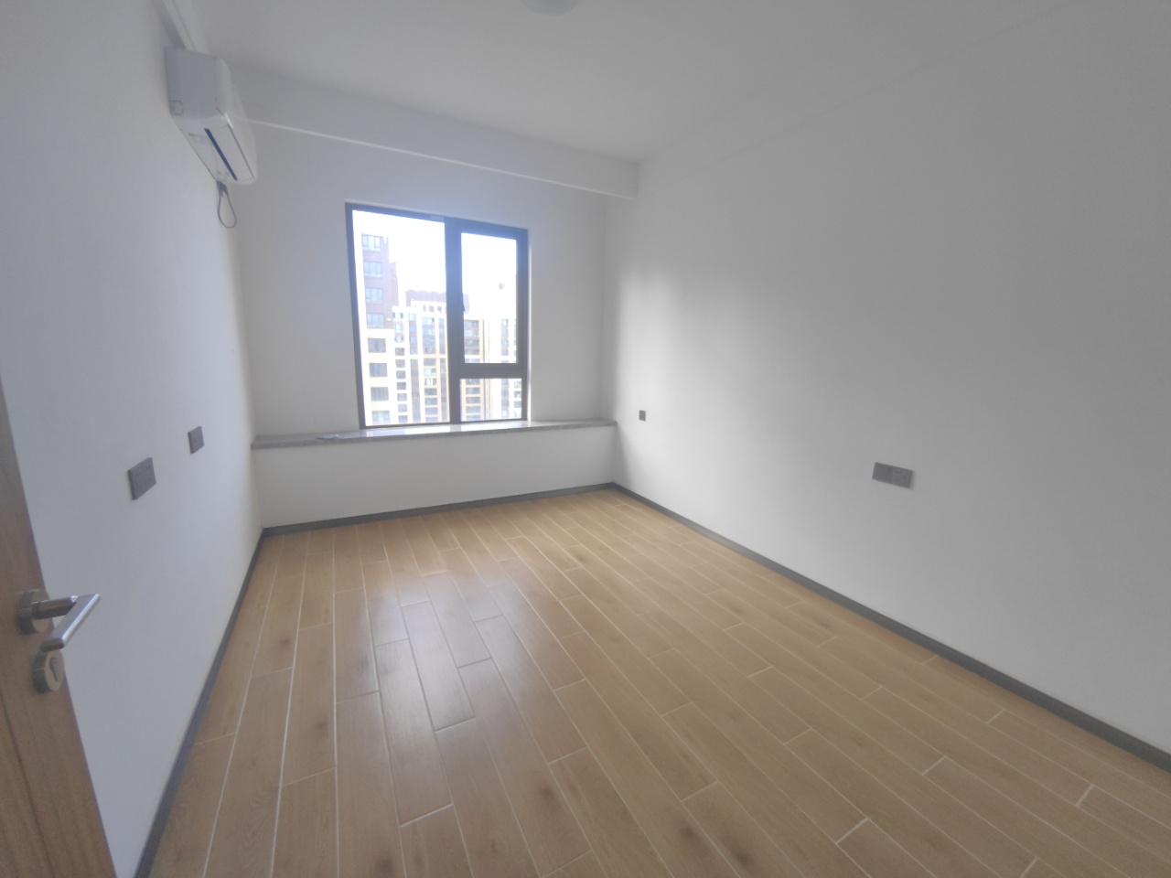 海航豪庭南苑 3室2厅1卫 4500.0元/月 海航豪庭南苑 3室2厅1卫 4500.0元/月室内图