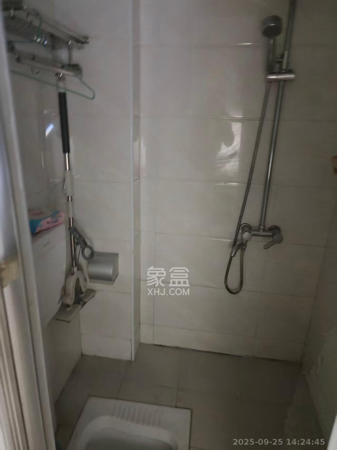 丰园城(鄱阳小区二期) 1室1厅1卫 1200.0元/月 丰园城(鄱阳小区二期) 1室1厅1卫 1200.0元/月室内图