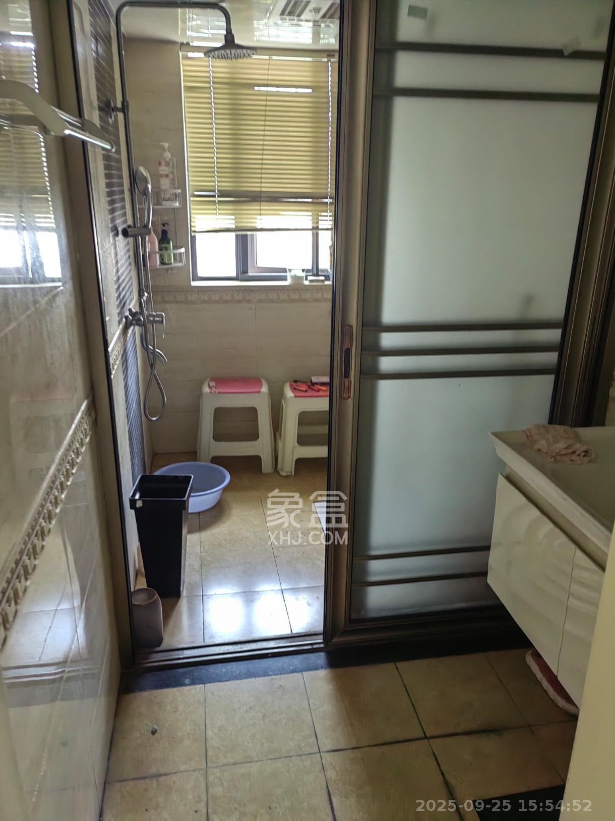 盛地尊域 4室2厅2卫 2000.0元/月 盛地尊域 4室2厅2卫 2000.0元/月室内图