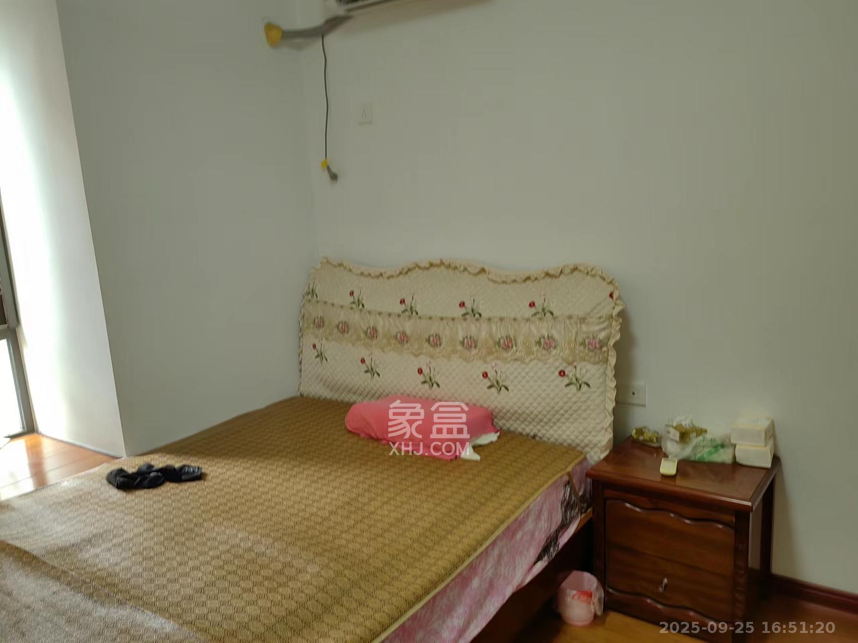 卓越蔚蓝海岸三期  2室2厅1卫   2100.00元/月室内图