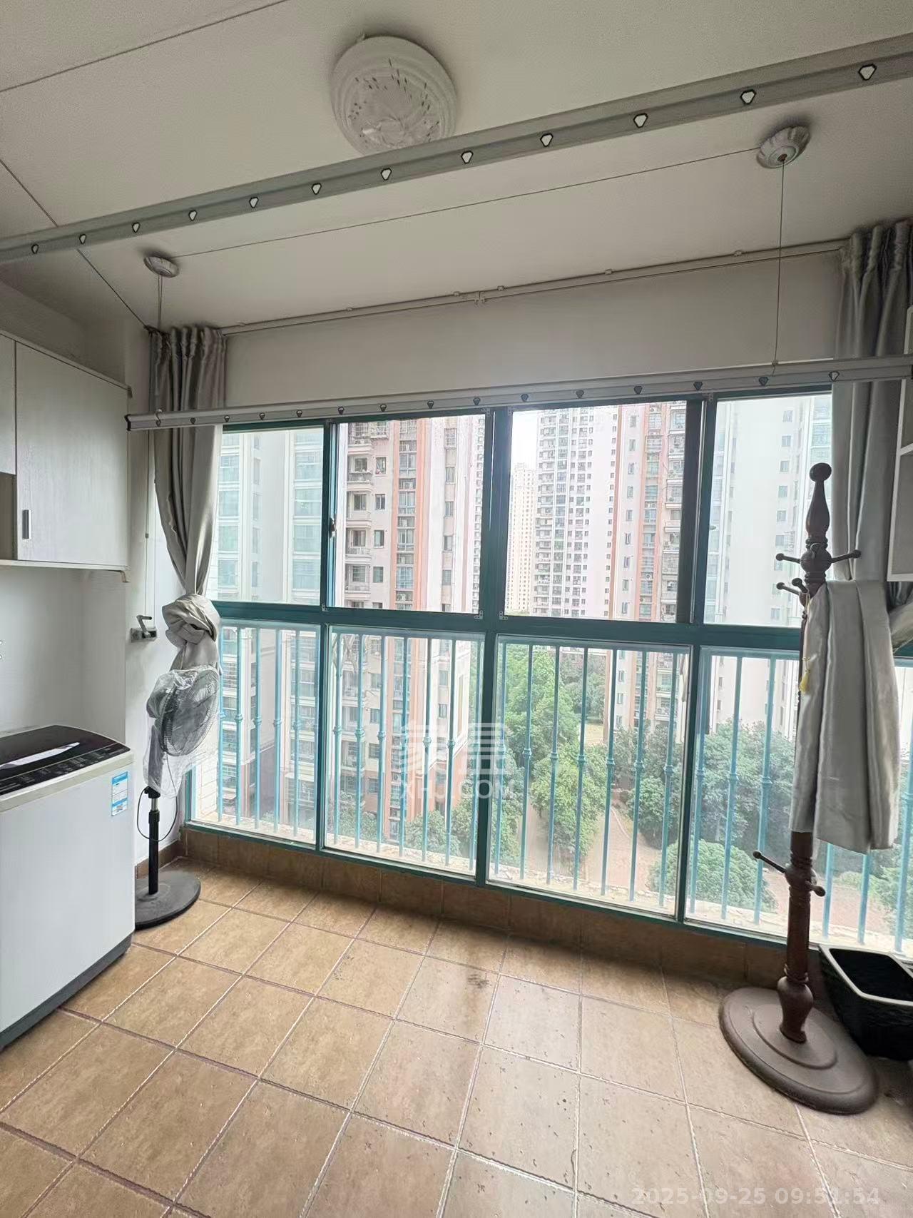 蝴蝶谷 1室2厅1卫 1500.0元/月 蝴蝶谷 1室2厅1卫 1500.0元/月室内图