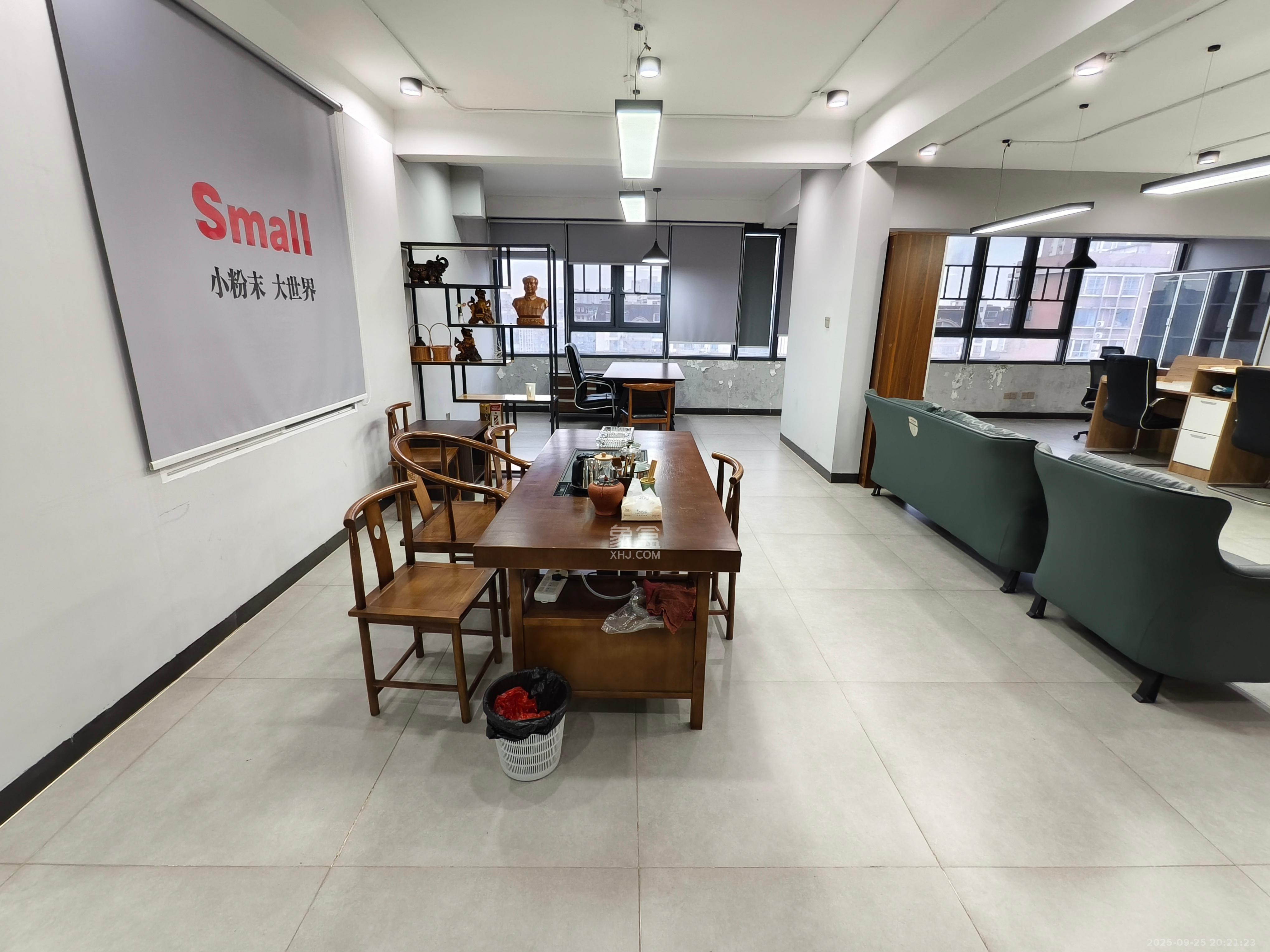 湘林家园(湘林小区电梯房) 4室2厅2卫 4800.0元/月 湘林家园(湘林小区电梯房) 4室2厅2卫 4800.0元/月室内图