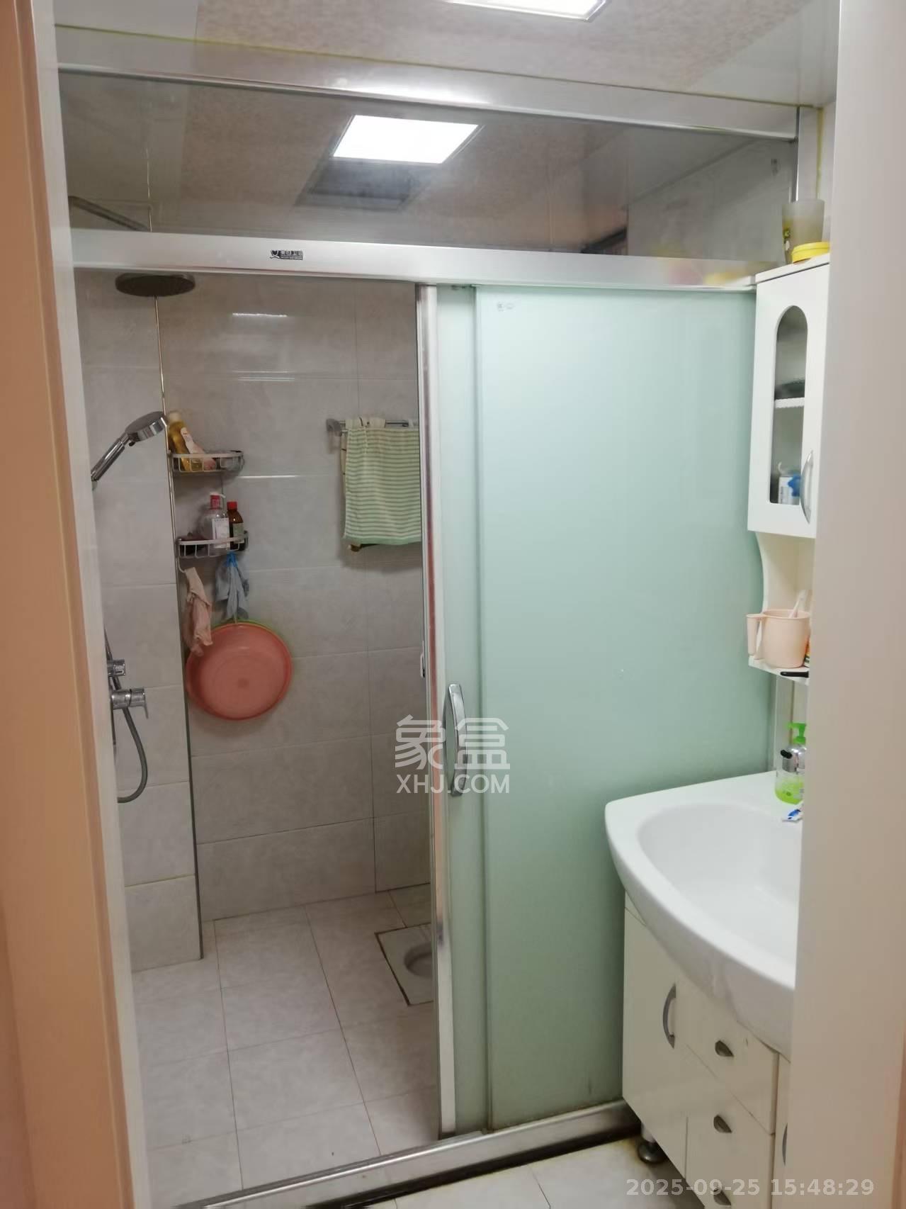 保利麓谷林语C区  3室2厅1卫   2500.00元/月室内图