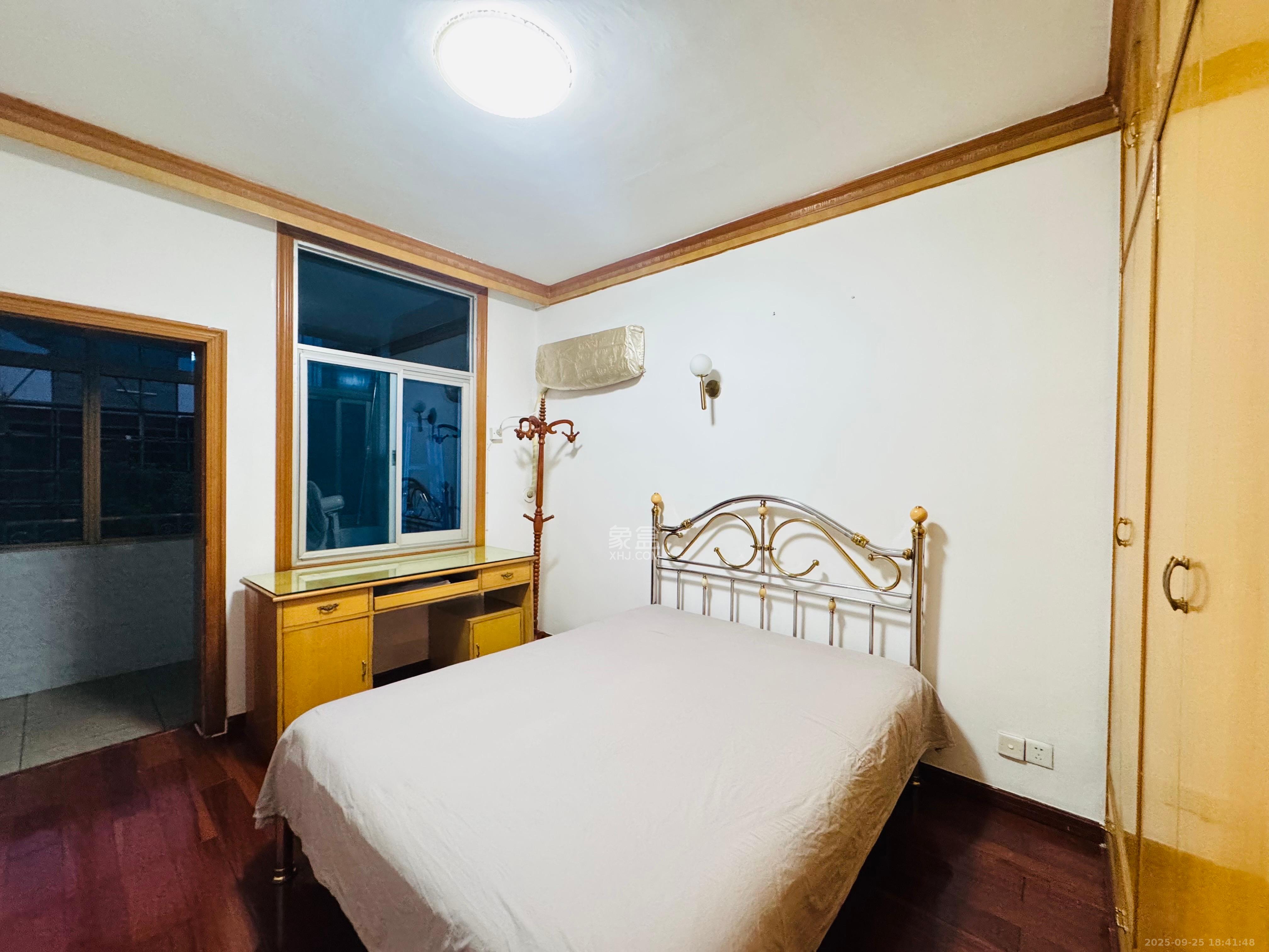 工程兵学院单位宿舍 3室2厅1卫 2800.0元/月 工程兵学院单位宿舍 3室2厅1卫 2800.0元/月室内图