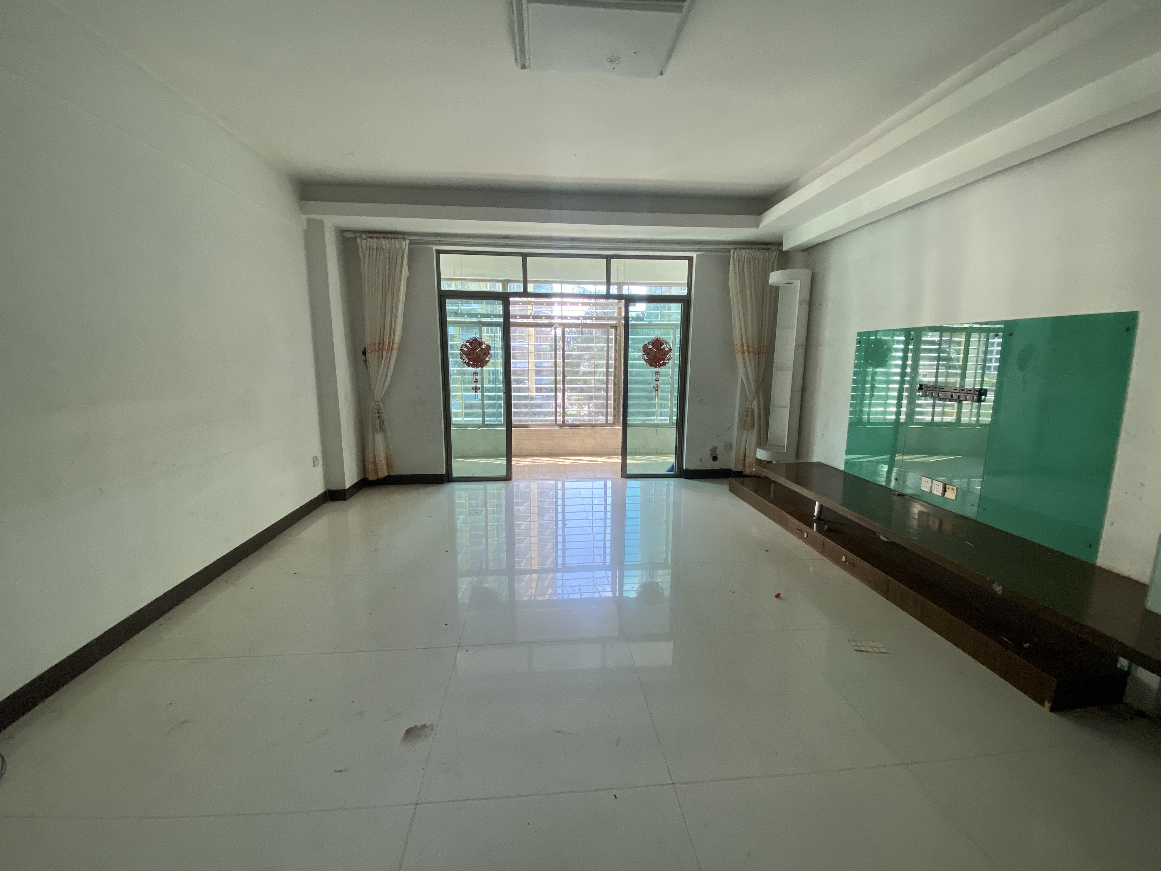 金鹿花园一期 4室2厅2卫 3200.0元/月 金鹿花园一期 4室2厅2卫 3200.0元/月户型图