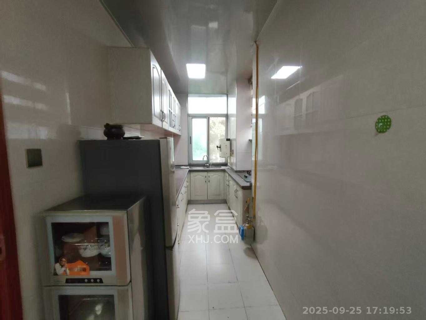 海利宿舍 3室2厅1卫 2100.0元/月 海利宿舍 3室2厅1卫 2100.0元/月室内图