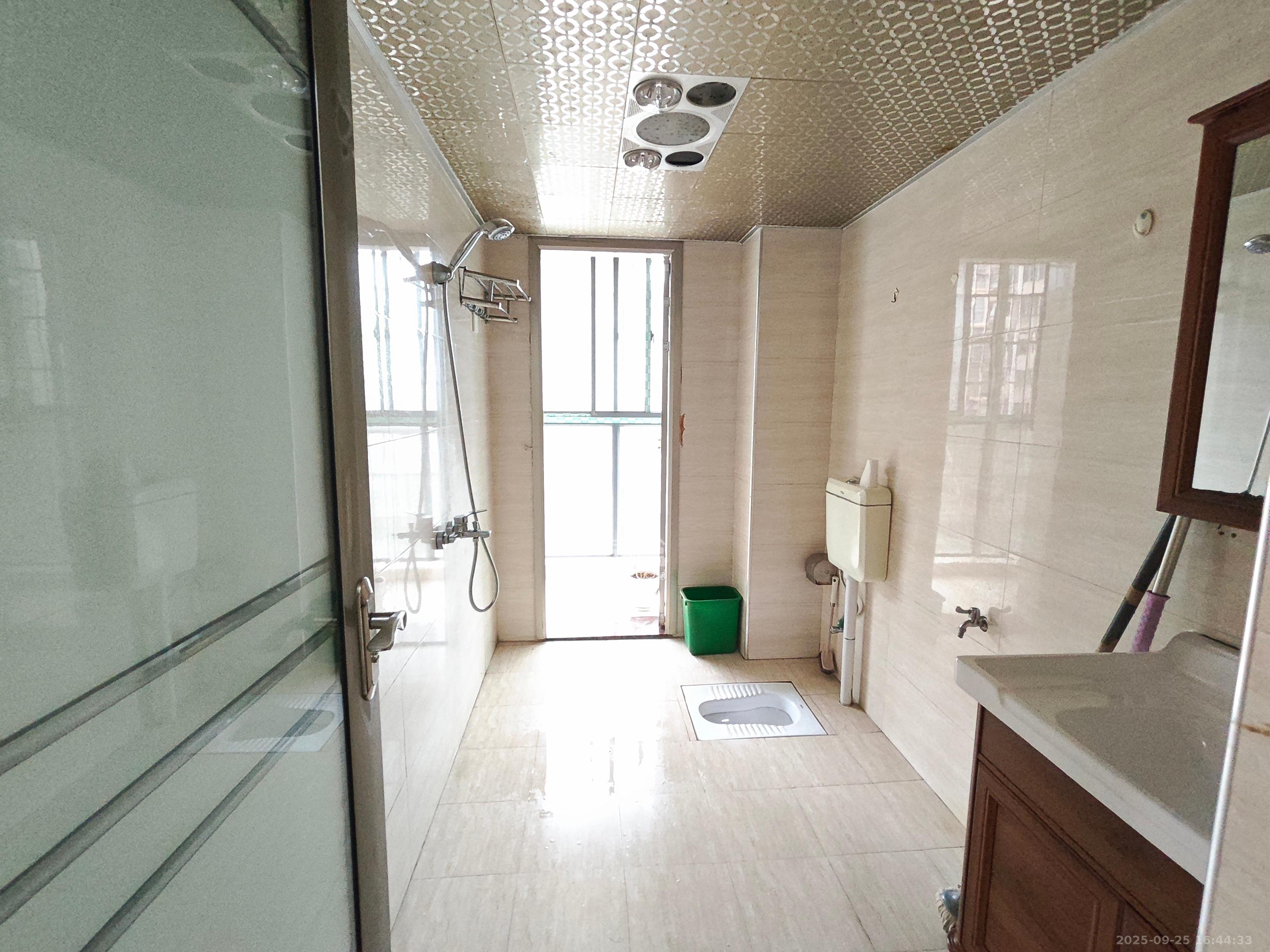 茶山馨苑  3室2厅2卫   2800.00元/月室内图