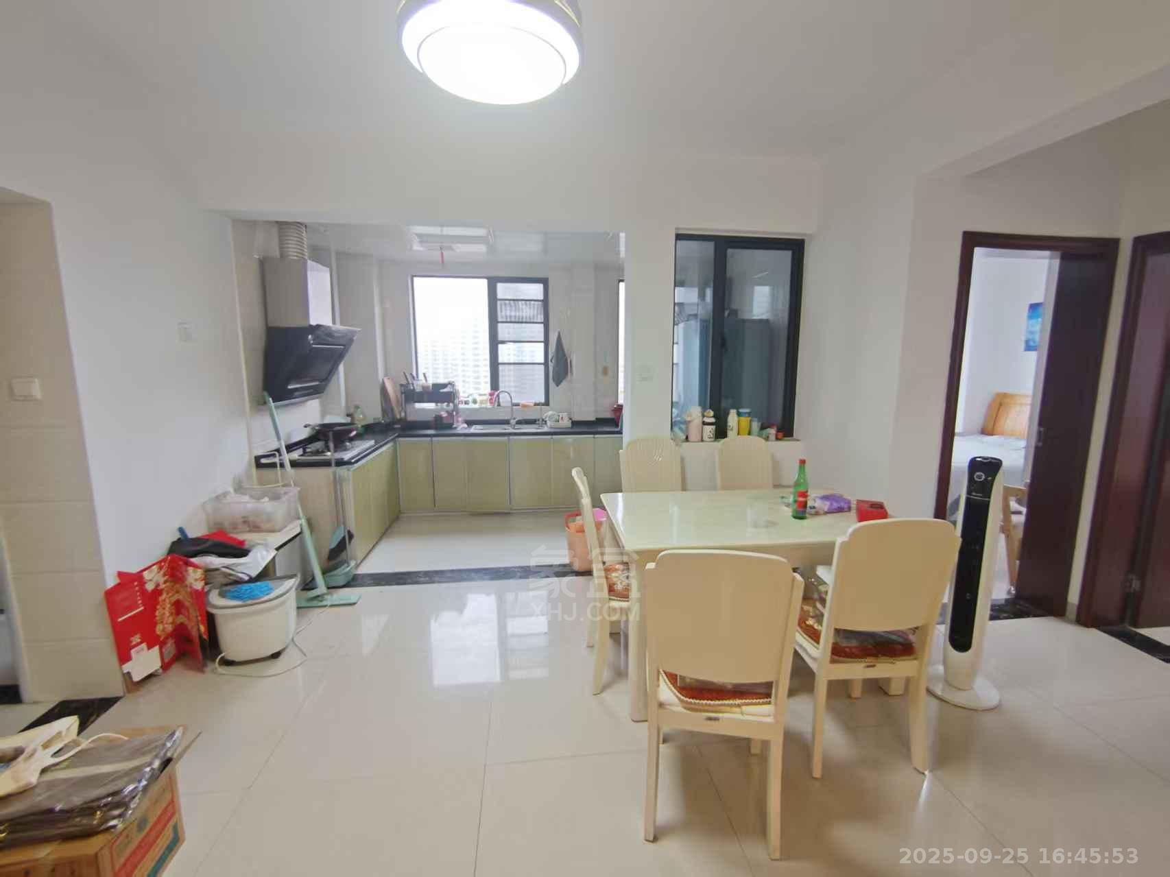 春藤小镇 3室2厅2卫 1600.0元/月 春藤小镇 3室2厅2卫 1600.0元/月室内图