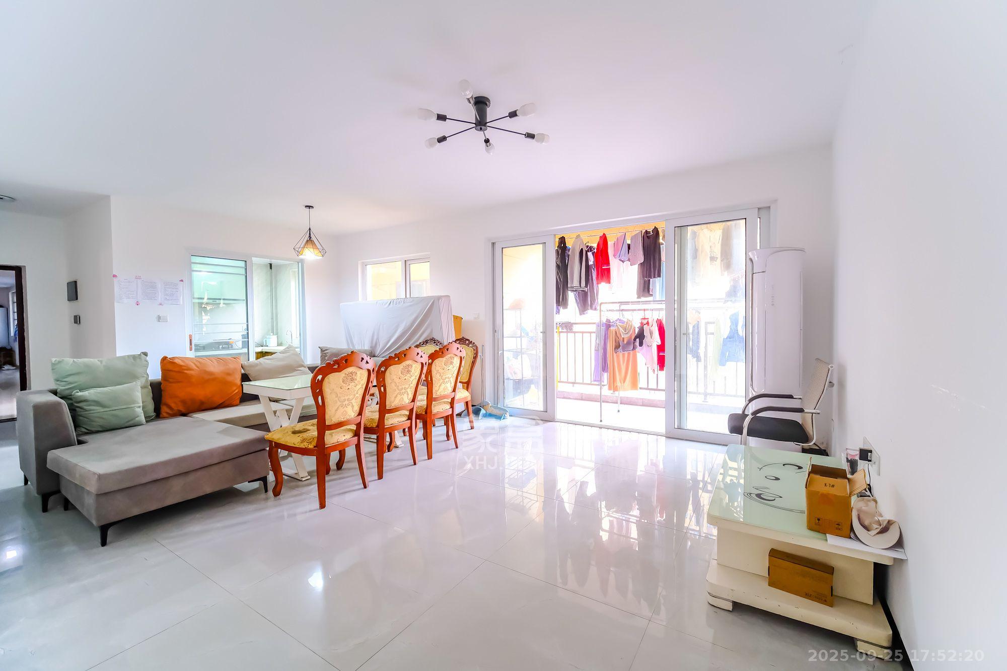 保利香槟国际 4室2厅2卫 2200.0元/月 保利香槟国际 4室2厅2卫 2200.0元/月室内图