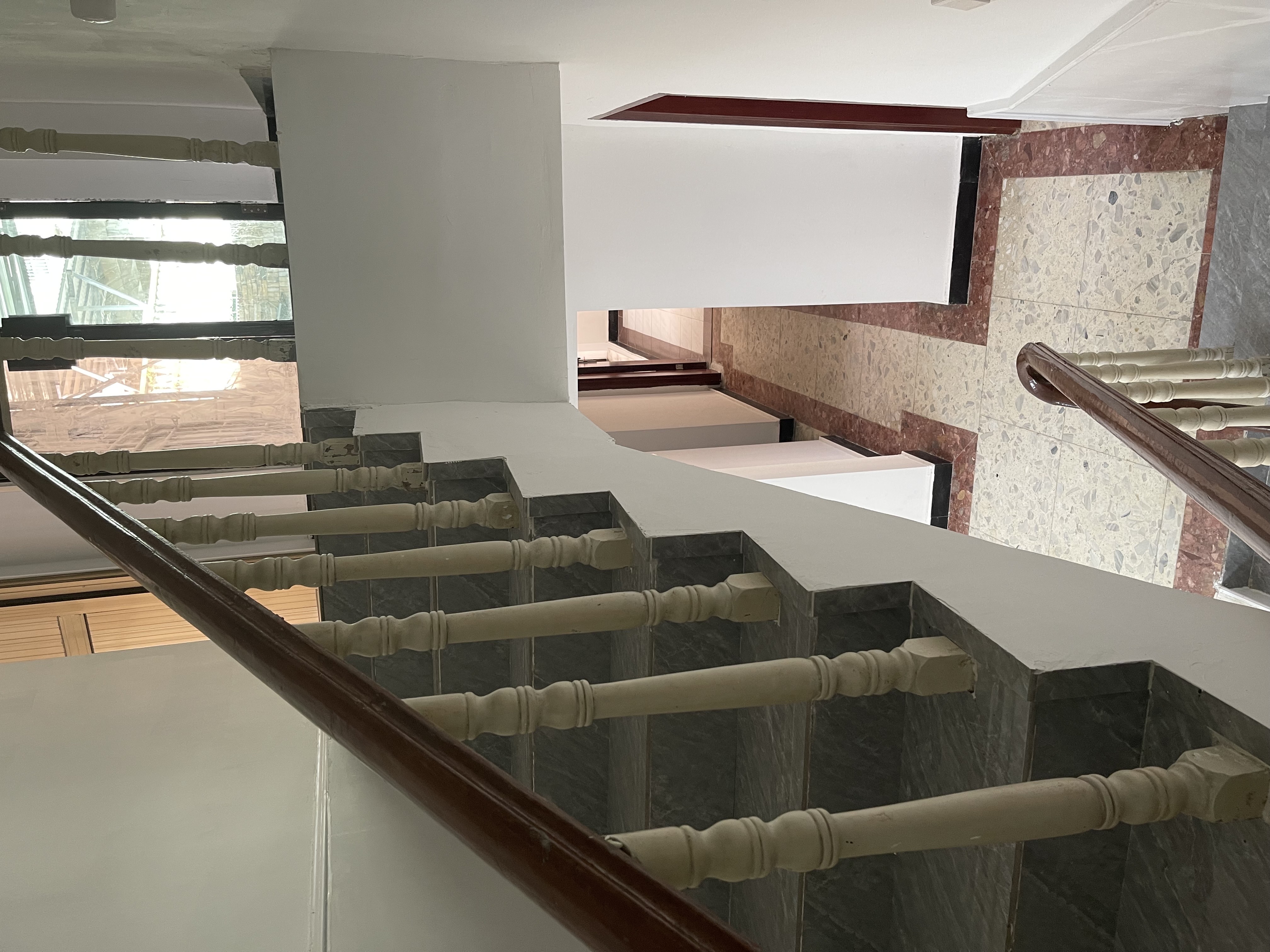 华汇别墅小区 5室2厅3卫 9000.0元/月 华汇别墅小区 5室2厅3卫 9000.0元/月室内图