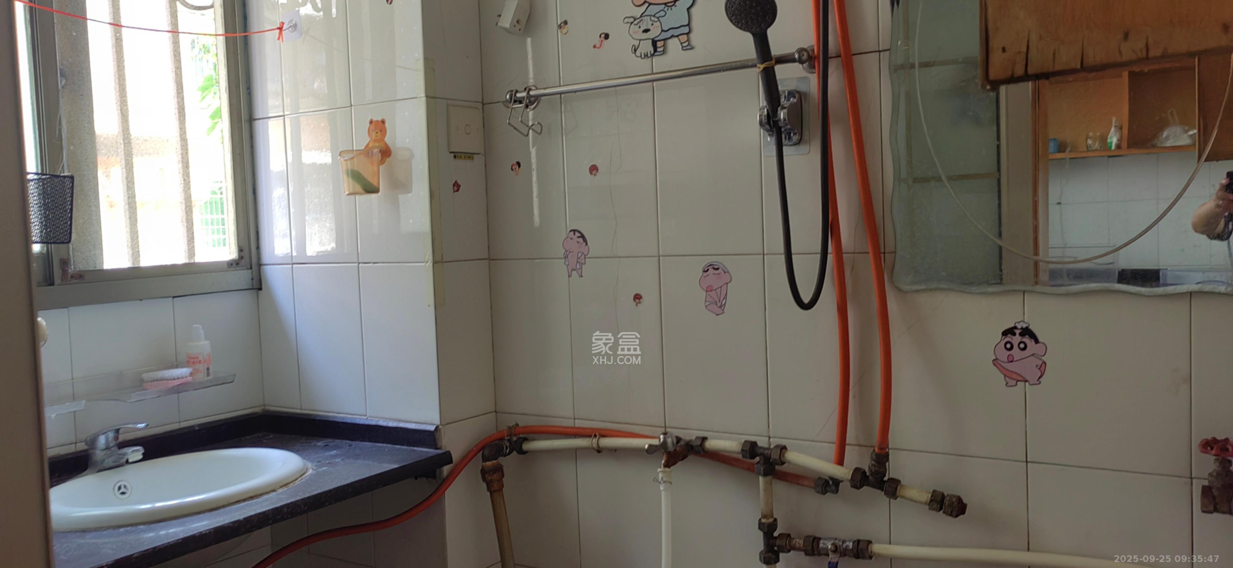 荷花园小区(安置房小区) 3室1厅1卫 1800.0元/月 荷花园小区(安置房小区) 3室1厅1卫 1800.0元/月室内图