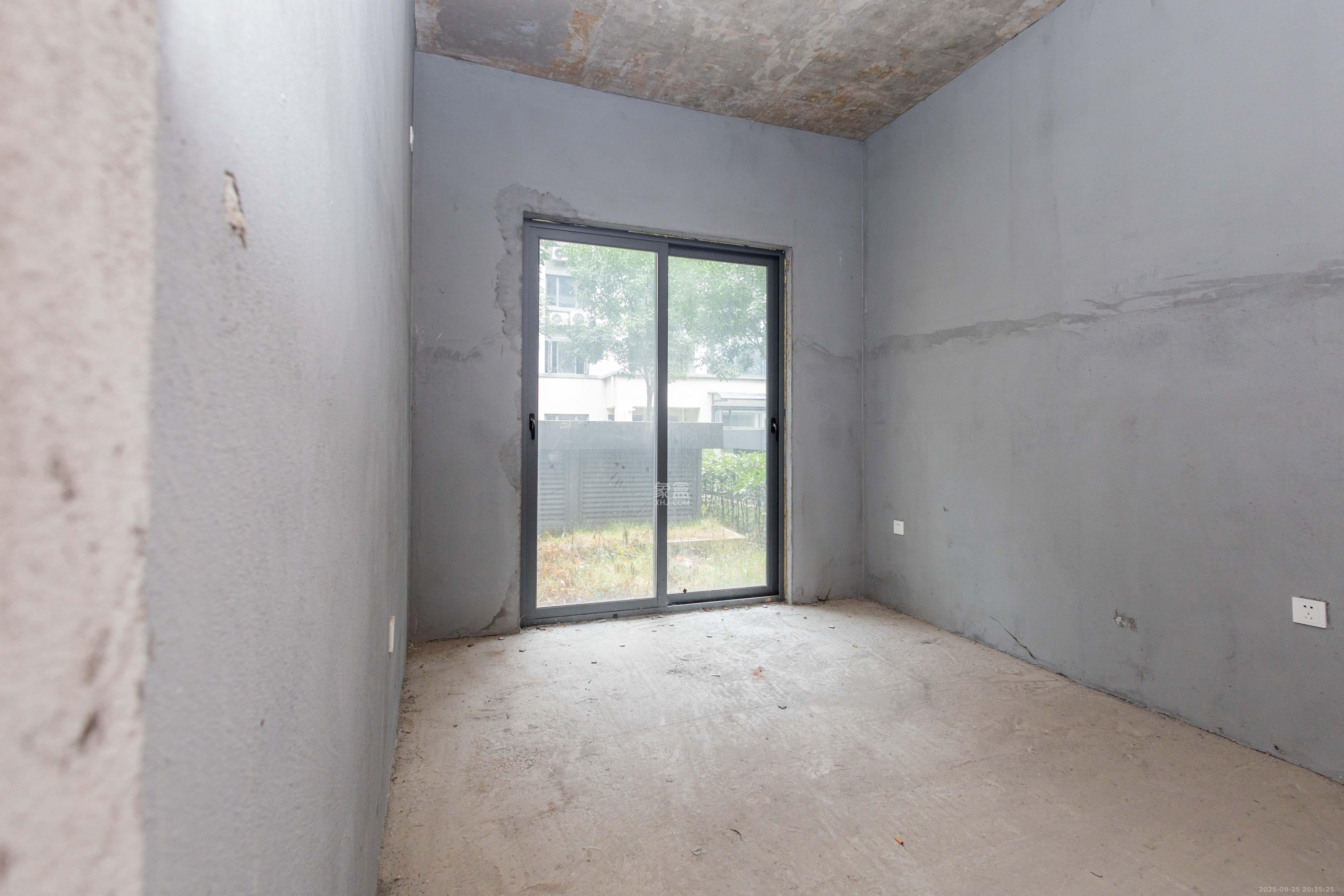 敏捷珑玥府  4室2厅2卫    142.0万 敏捷珑玥府  4室2厅2卫    142.0万卧室