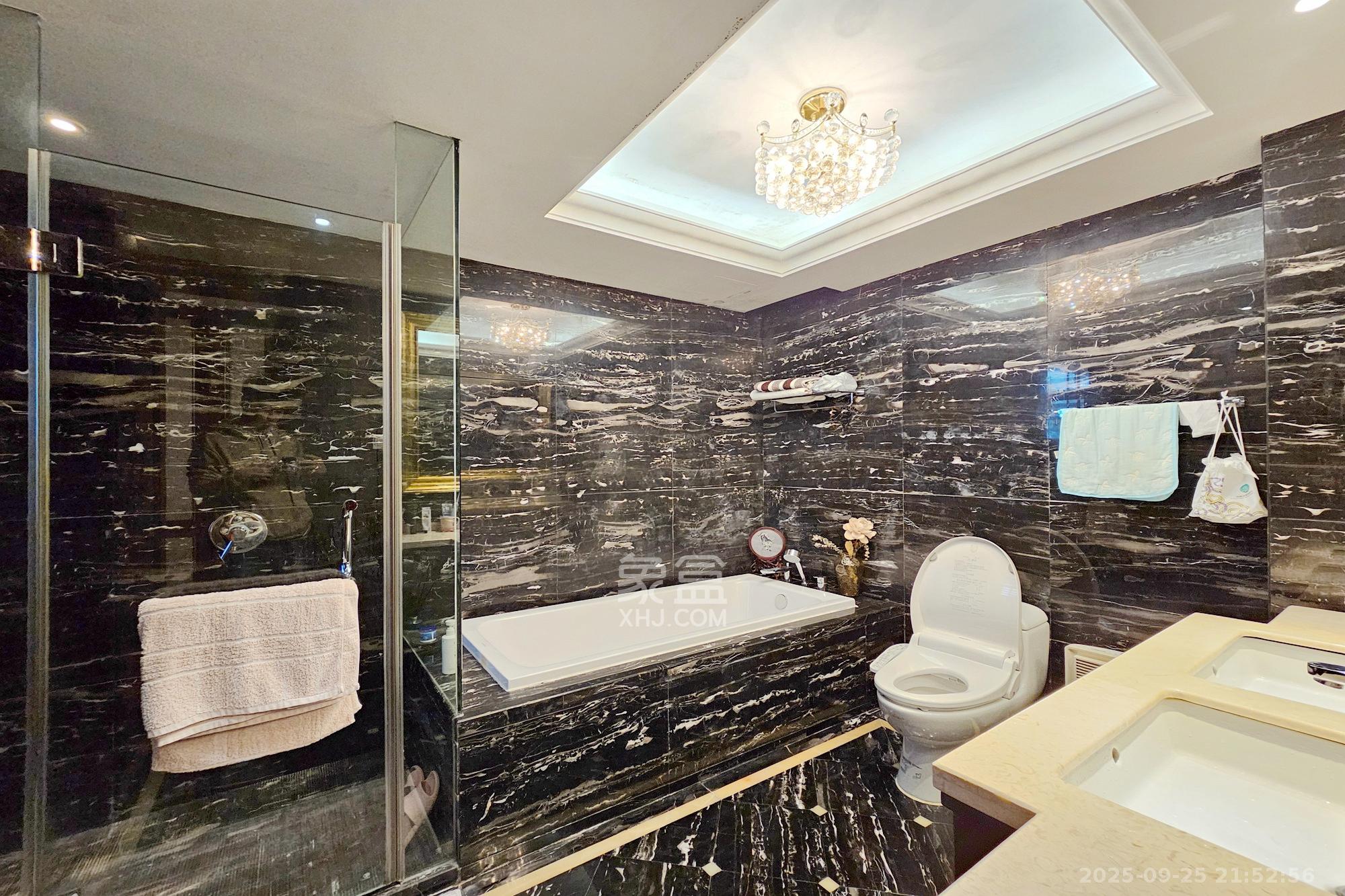 运达中央广场一、二期 3室2厅3卫 320.0万 运达中央广场一、二期 3室2厅3卫 320.0万卫生间