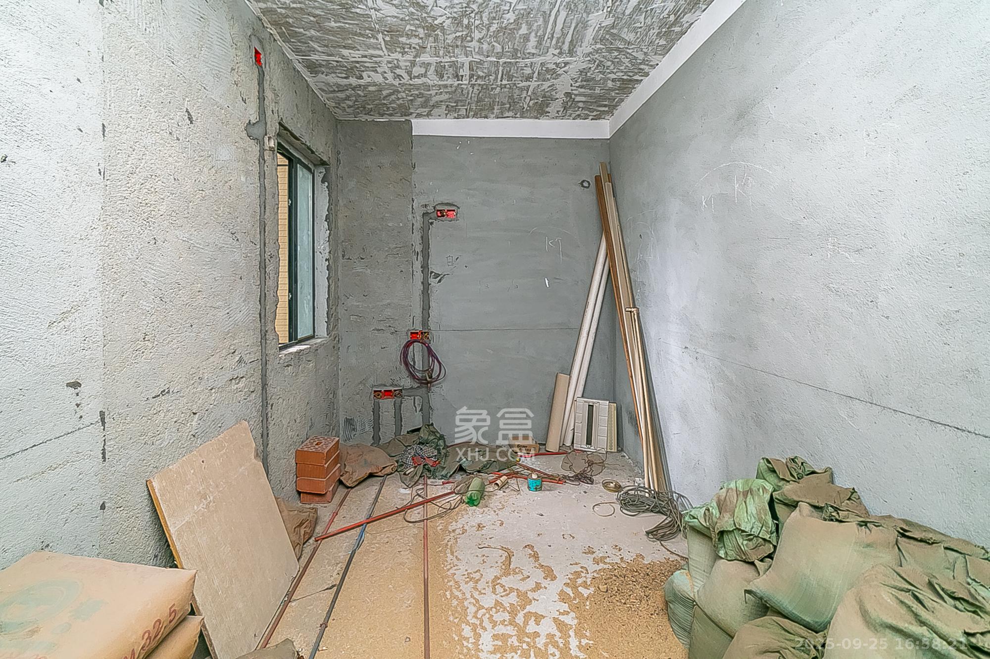 天鸿天府(天鸿中央大院)  3室2厅1卫    105.0万 天鸿天府(天鸿中央大院)  3室2厅1卫    105.0万卧室