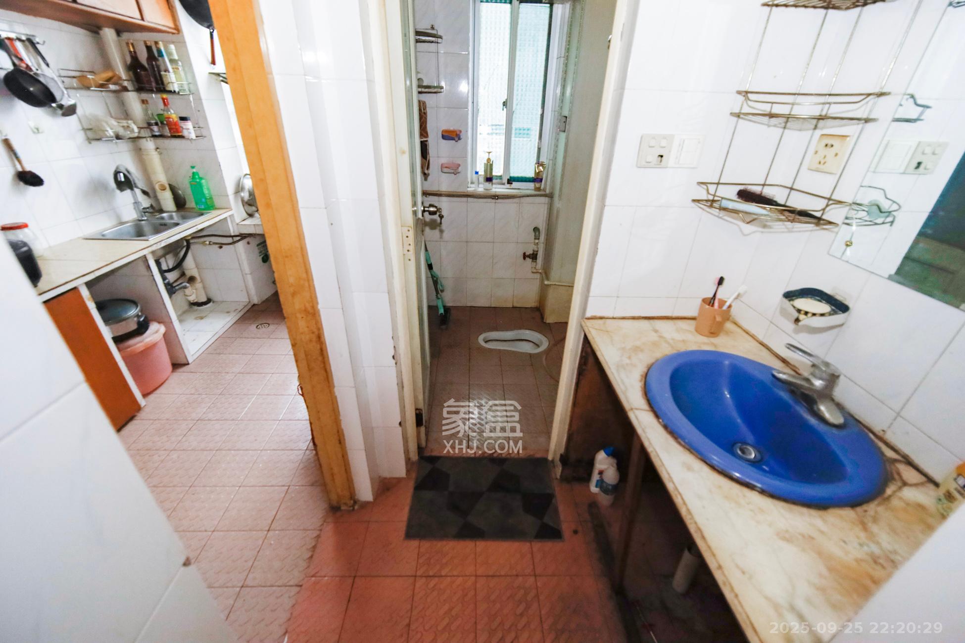 三湘小区  2室2厅1卫    50.0万卫生间