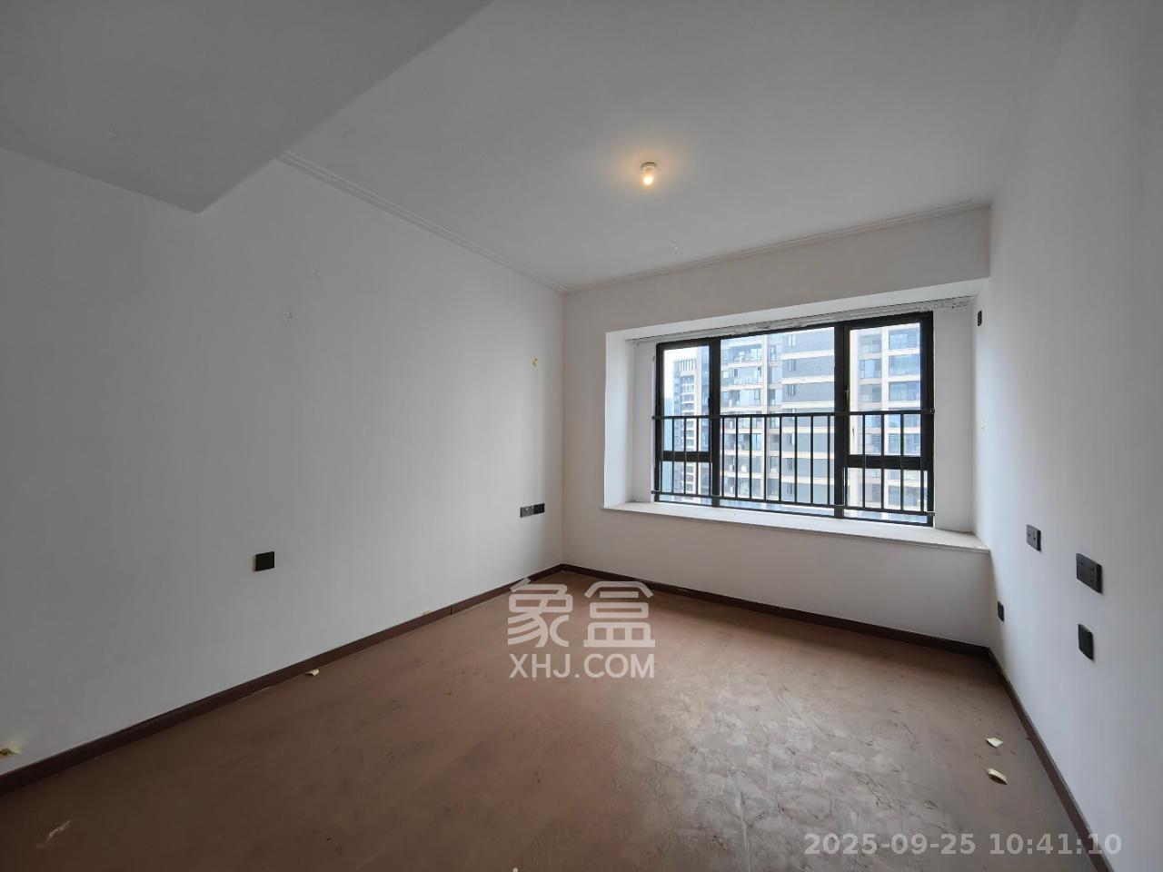 绿地V岛 4室2厅2卫 3500.0元/月 绿地V岛 4室2厅2卫 3500.0元/月室内图