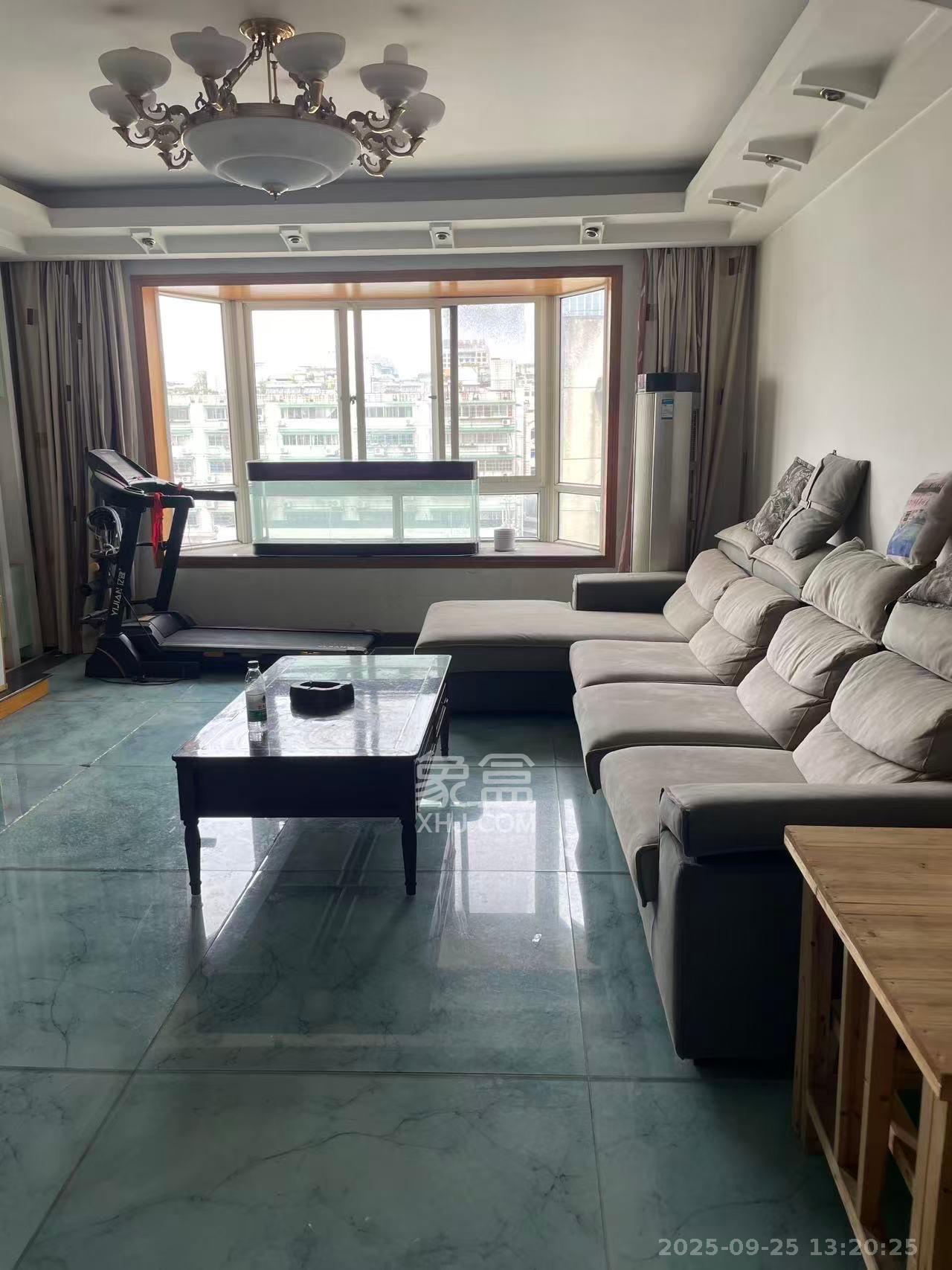 恒达花园  4室2厅2卫    2600.0元/月室内图