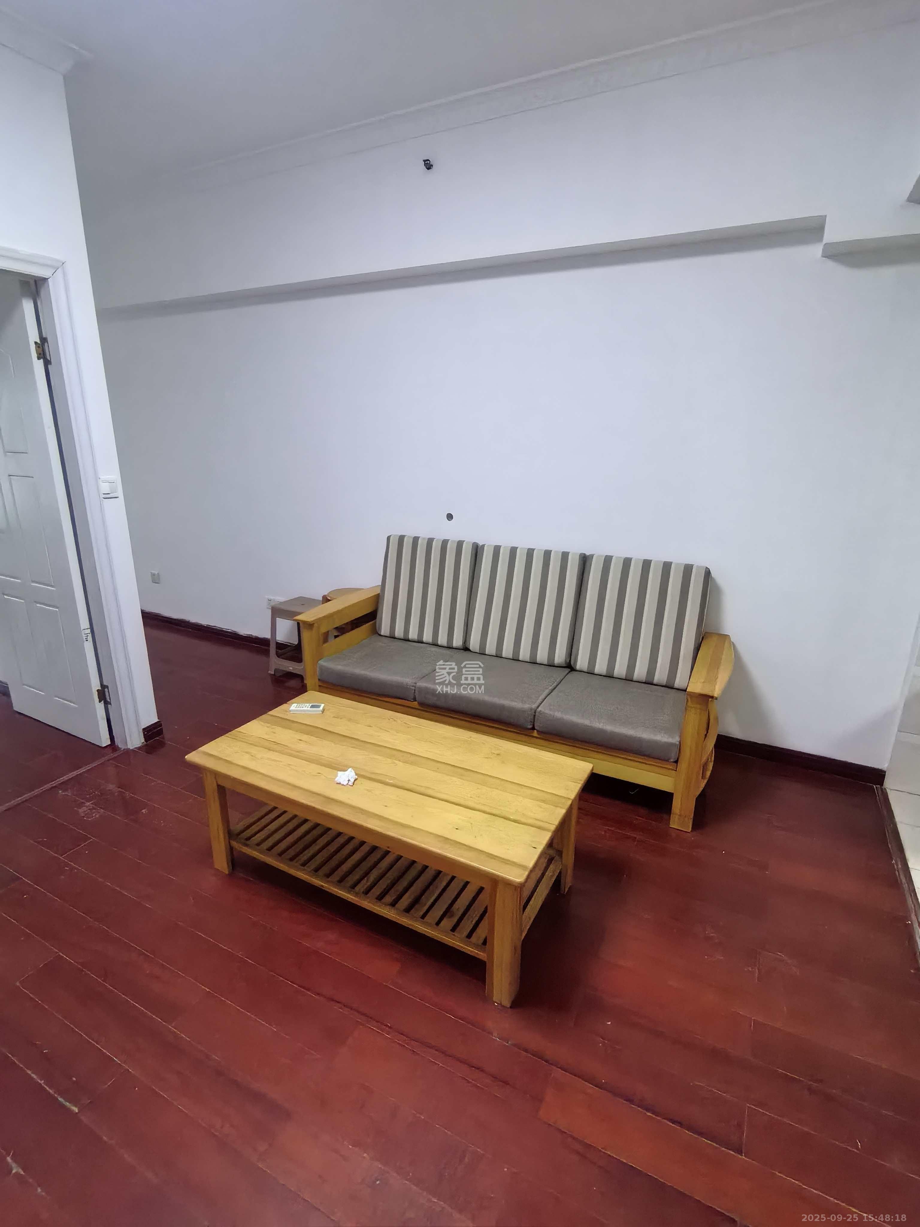 麓枫和苑 1室1厅1卫 1800.0元/月 麓枫和苑 1室1厅1卫 1800.0元/月室内图