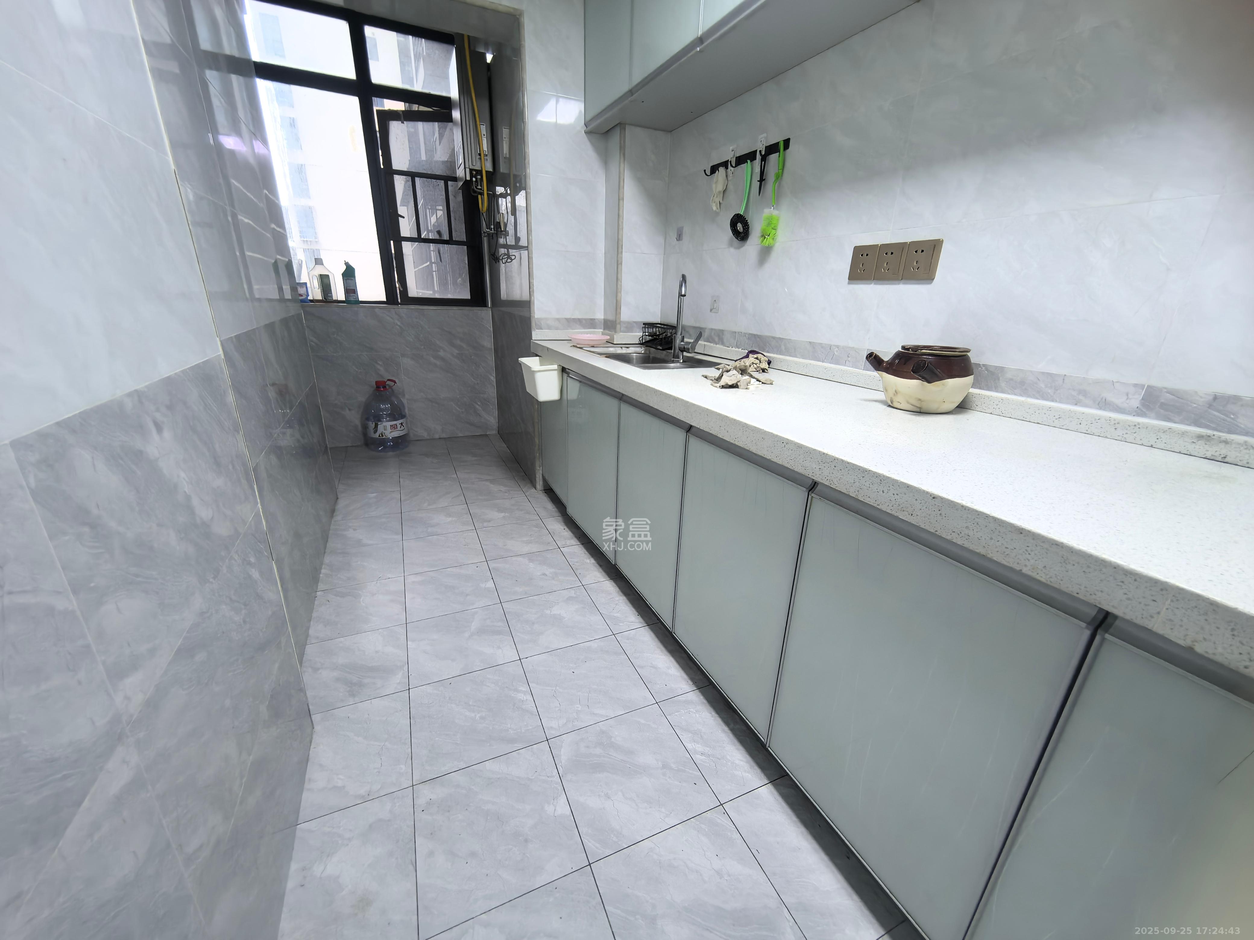 和庄  3室2厅2卫    2800.0元/月室内图