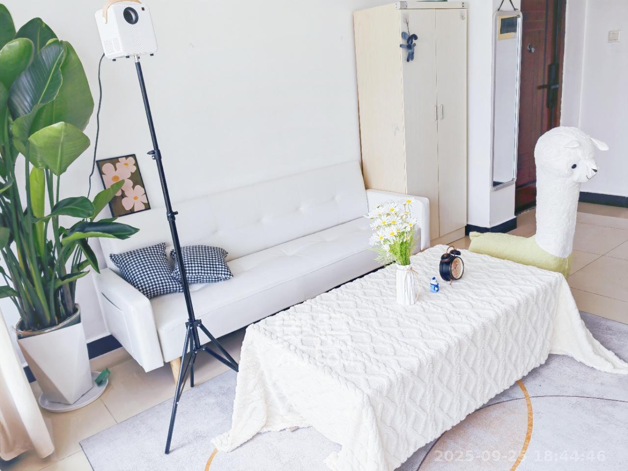 运通尊苑 1室2厅1卫 2300.0元/月 运通尊苑 1室2厅1卫 2300.0元/月室内图