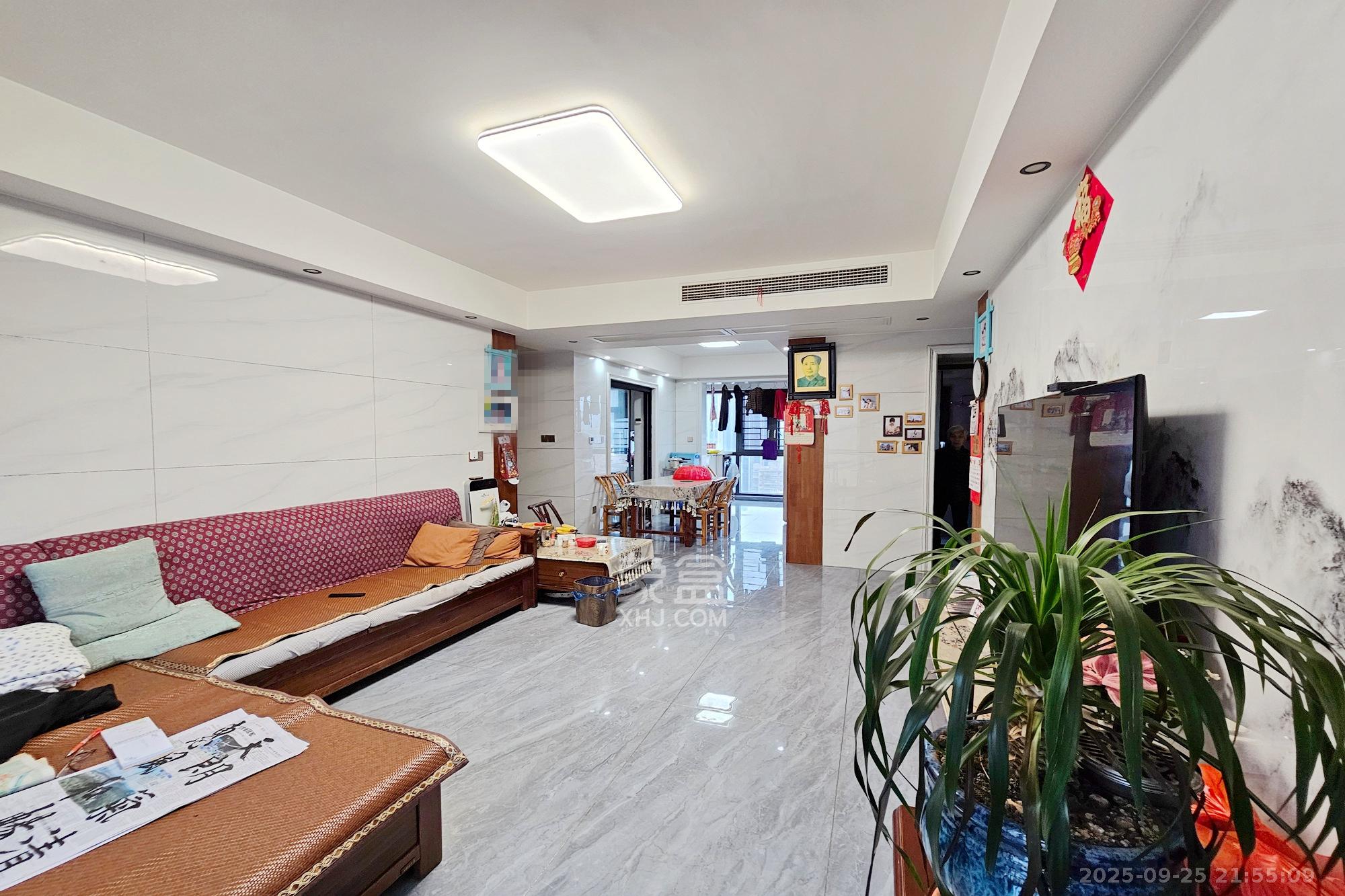 长房东旭国际 4室2厅2卫 192.0万 长房东旭国际 4室2厅2卫 192.0万客厅