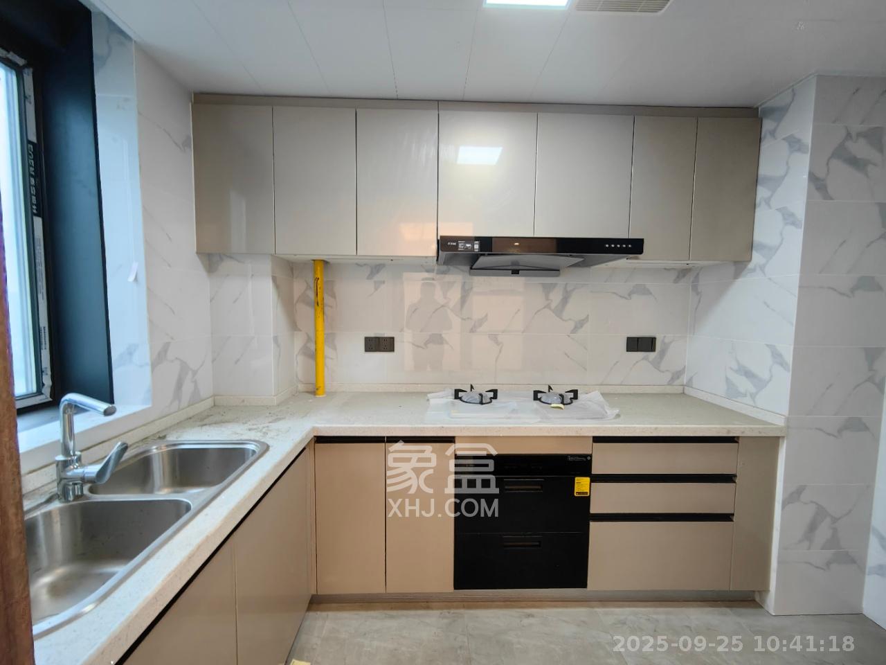 绿地V岛 4室2厅2卫 3500.0元/月 绿地V岛 4室2厅2卫 3500.0元/月室内图