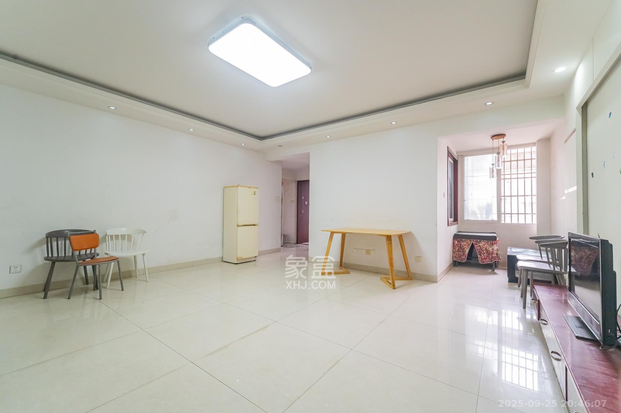 锦璨家园  2室2厅1卫    39.8万 锦璨家园  2室2厅1卫    39.8万客厅