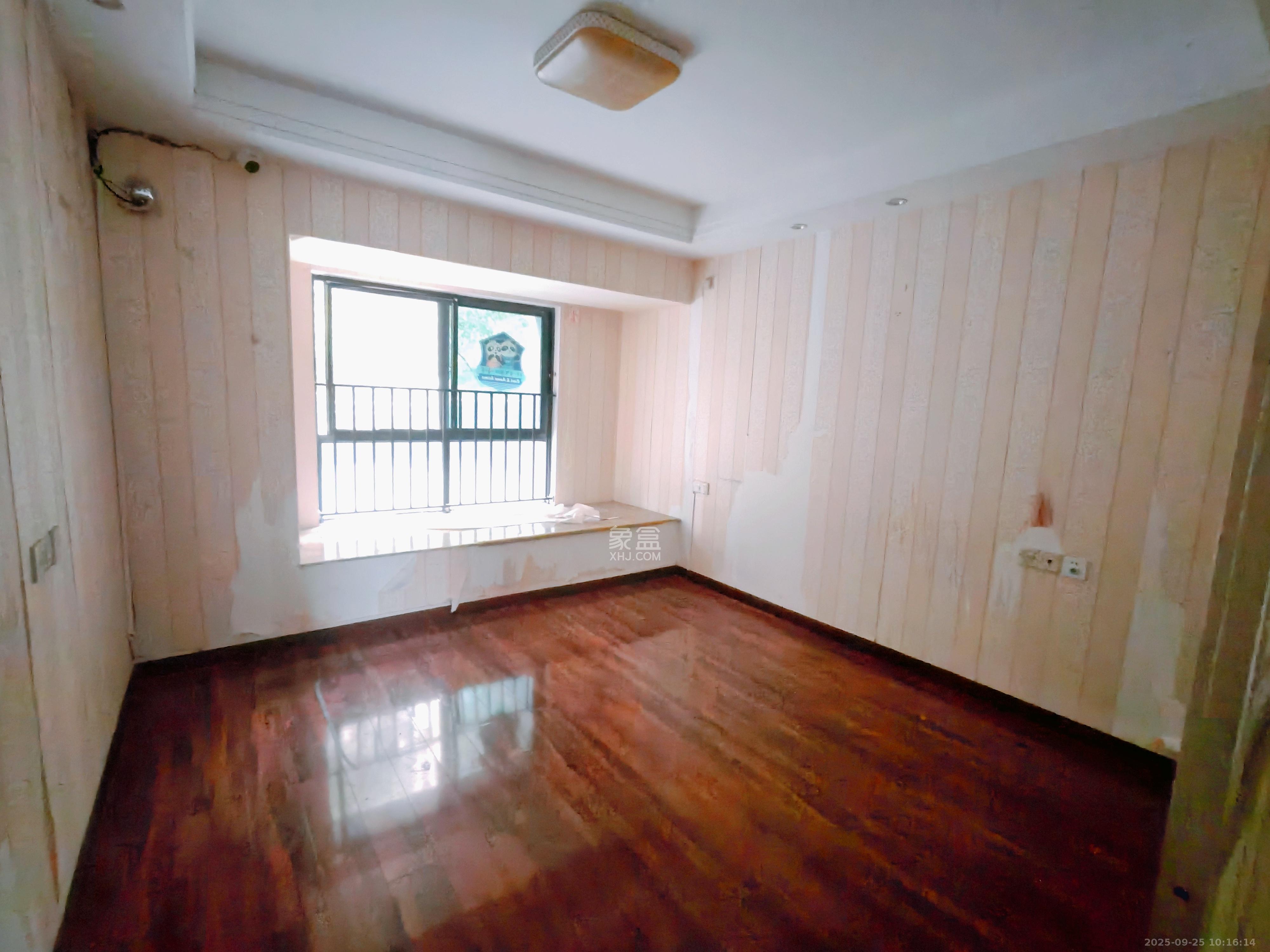 绿地中央广场  4室2厅1卫    5000.0元/月 绿地中央广场  4室2厅1卫    5000.0元/月室内图