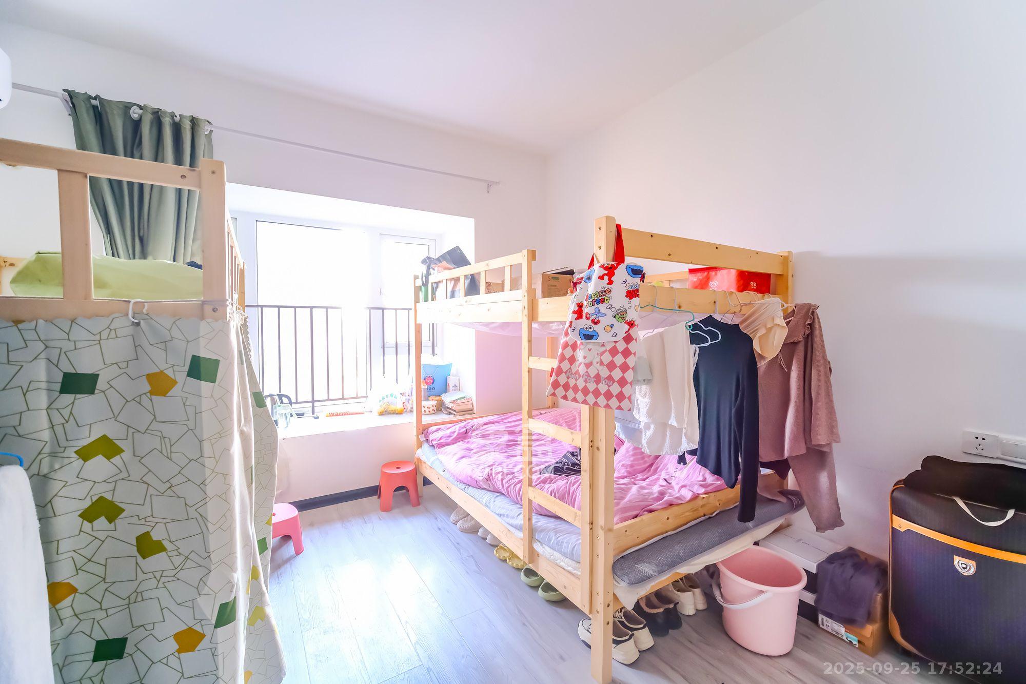 保利香槟国际 4室2厅2卫 2200.0元/月 保利香槟国际 4室2厅2卫 2200.0元/月室内图