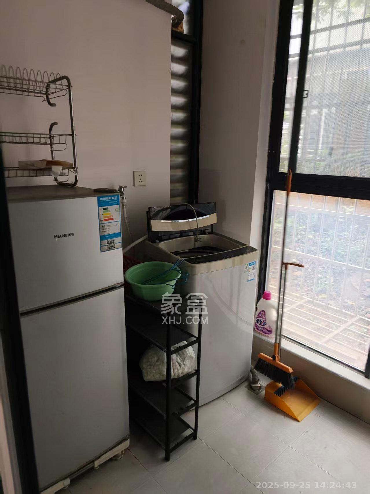 丰园城(鄱阳小区二期) 1室1厅1卫 1200.0元/月 丰园城(鄱阳小区二期) 1室1厅1卫 1200.0元/月室内图