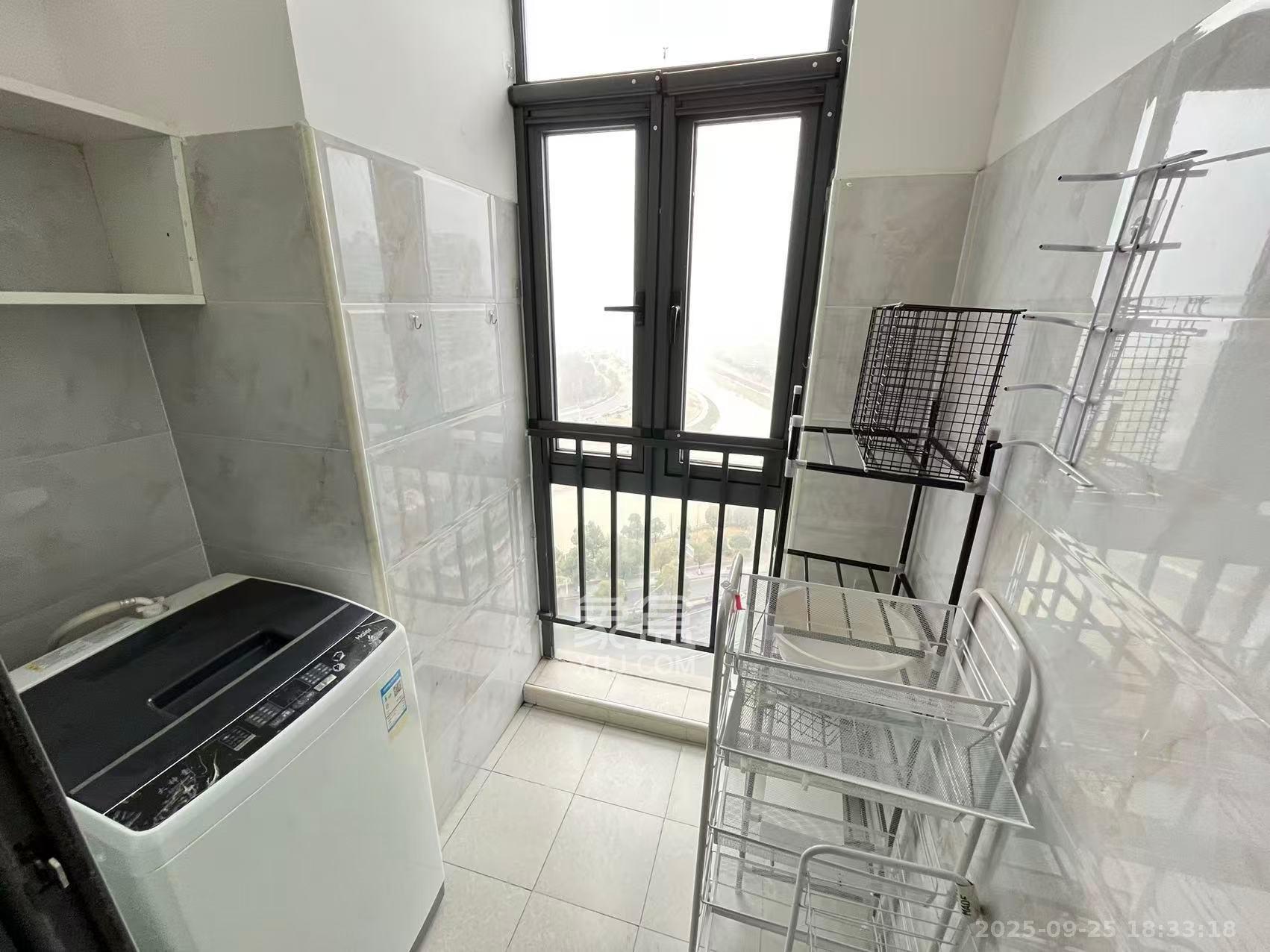 蓝光雍锦阁 1室1厅1卫 1600.0元/月 蓝光雍锦阁 1室1厅1卫 1600.0元/月室内图