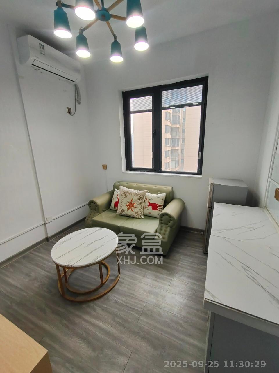 长房东旭国际 1室1厅1卫 1500.0元/月 长房东旭国际 1室1厅1卫 1500.0元/月室内图