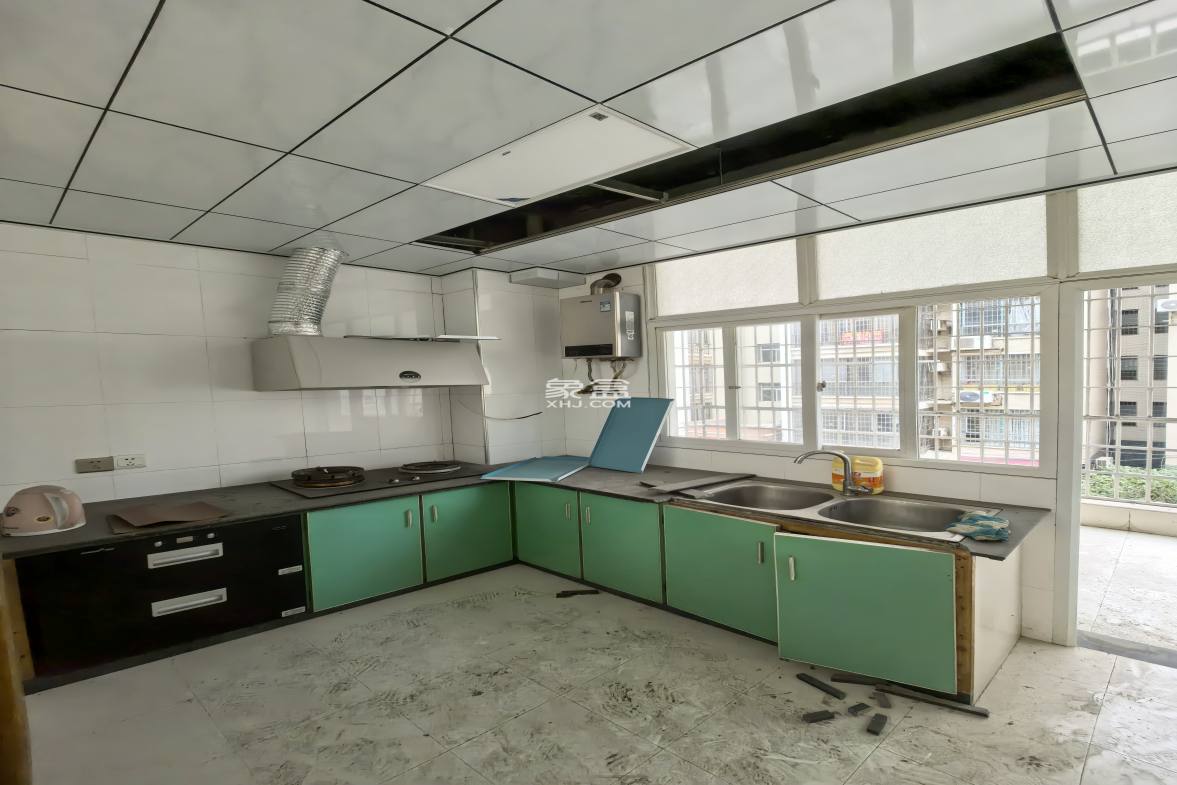 加州阳光小区(吉星阳光) 3室2厅2卫 60.0万 加州阳光小区(吉星阳光) 3室2厅2卫 60.0万客厅