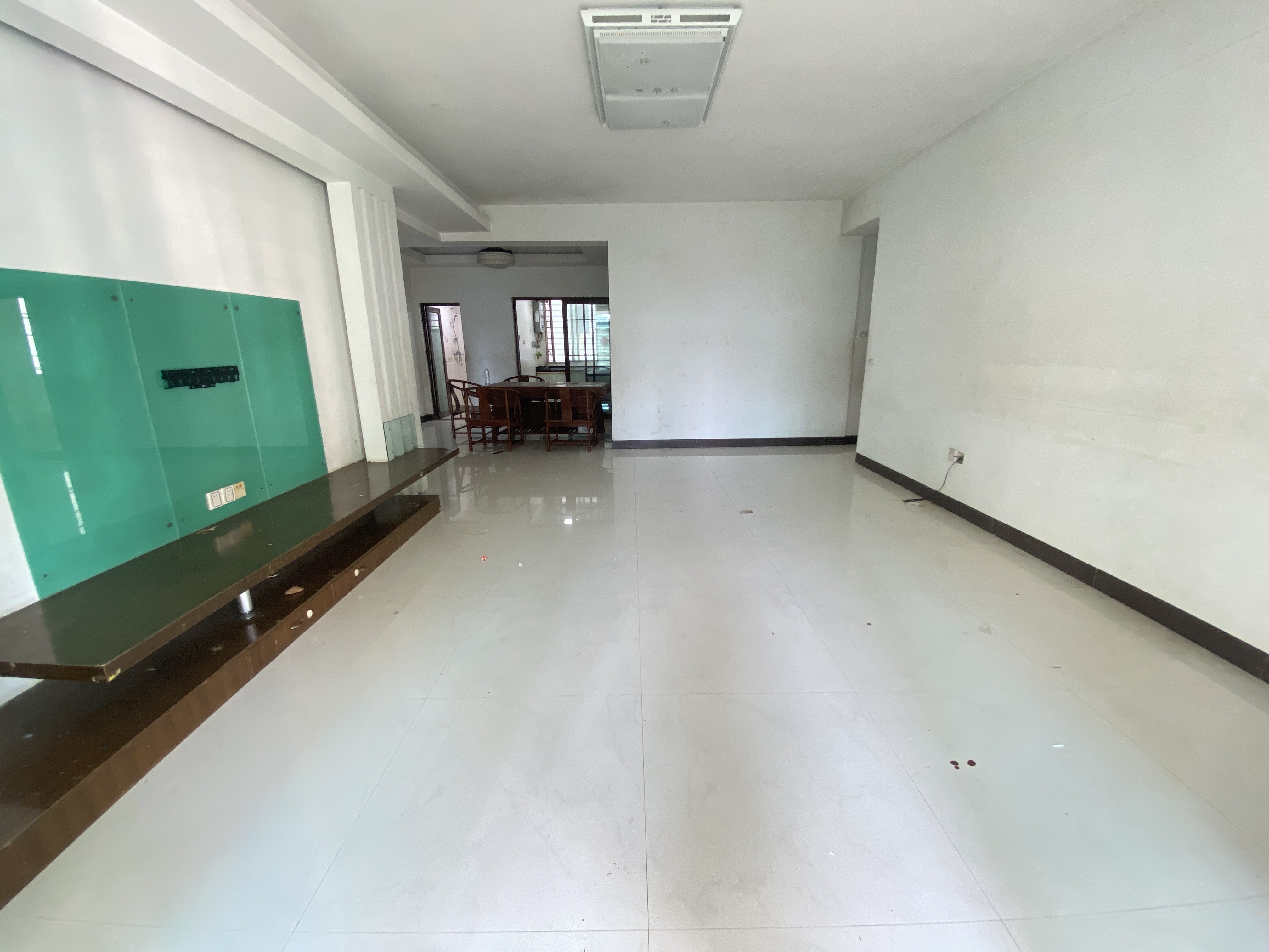 金鹿花园一期 4室2厅2卫 3200.0元/月 金鹿花园一期 4室2厅2卫 3200.0元/月室内图