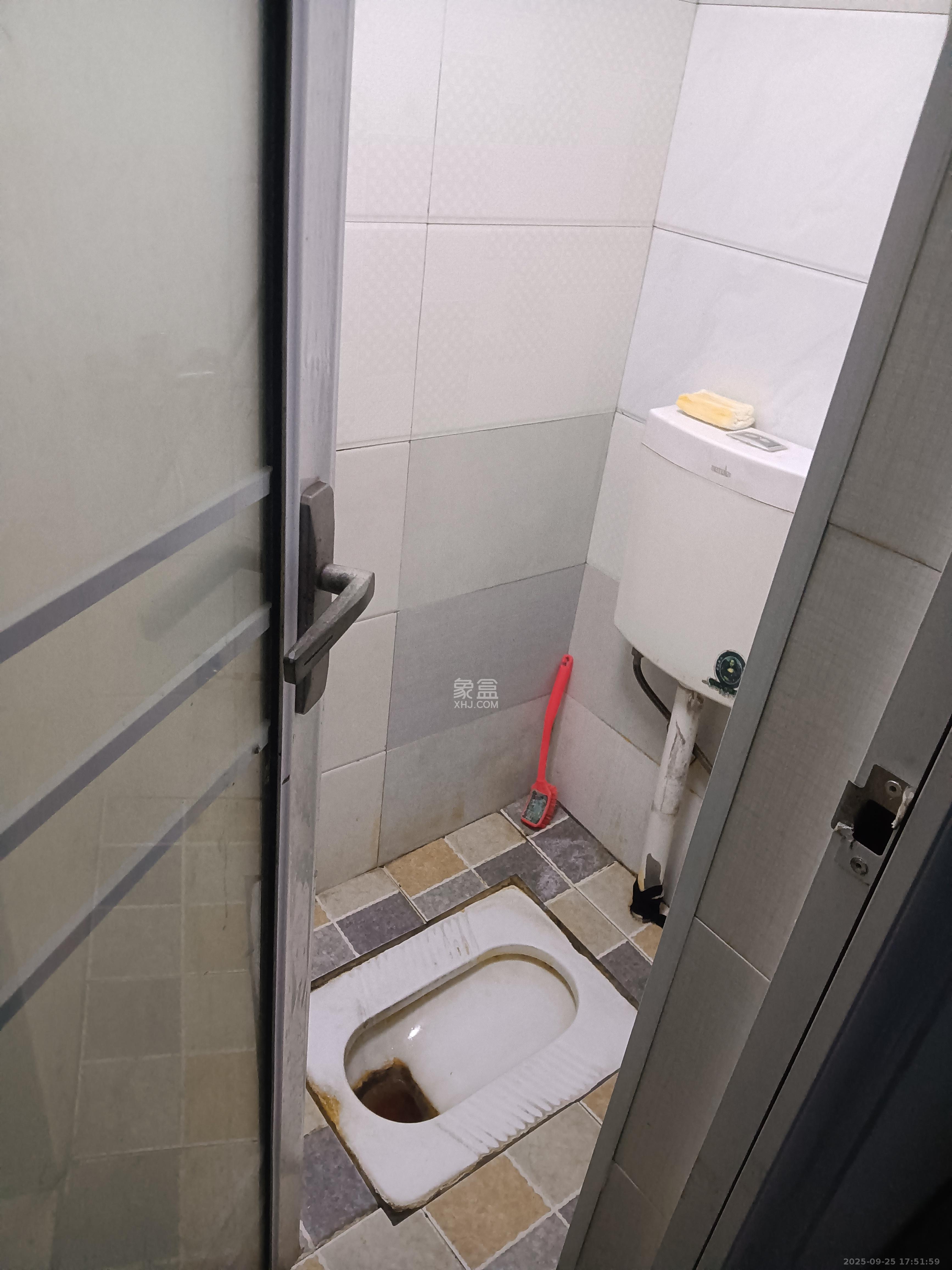 顺安大厦 1室2厅2卫 700.0元/月 顺安大厦 1室2厅2卫 700.0元/月室内图