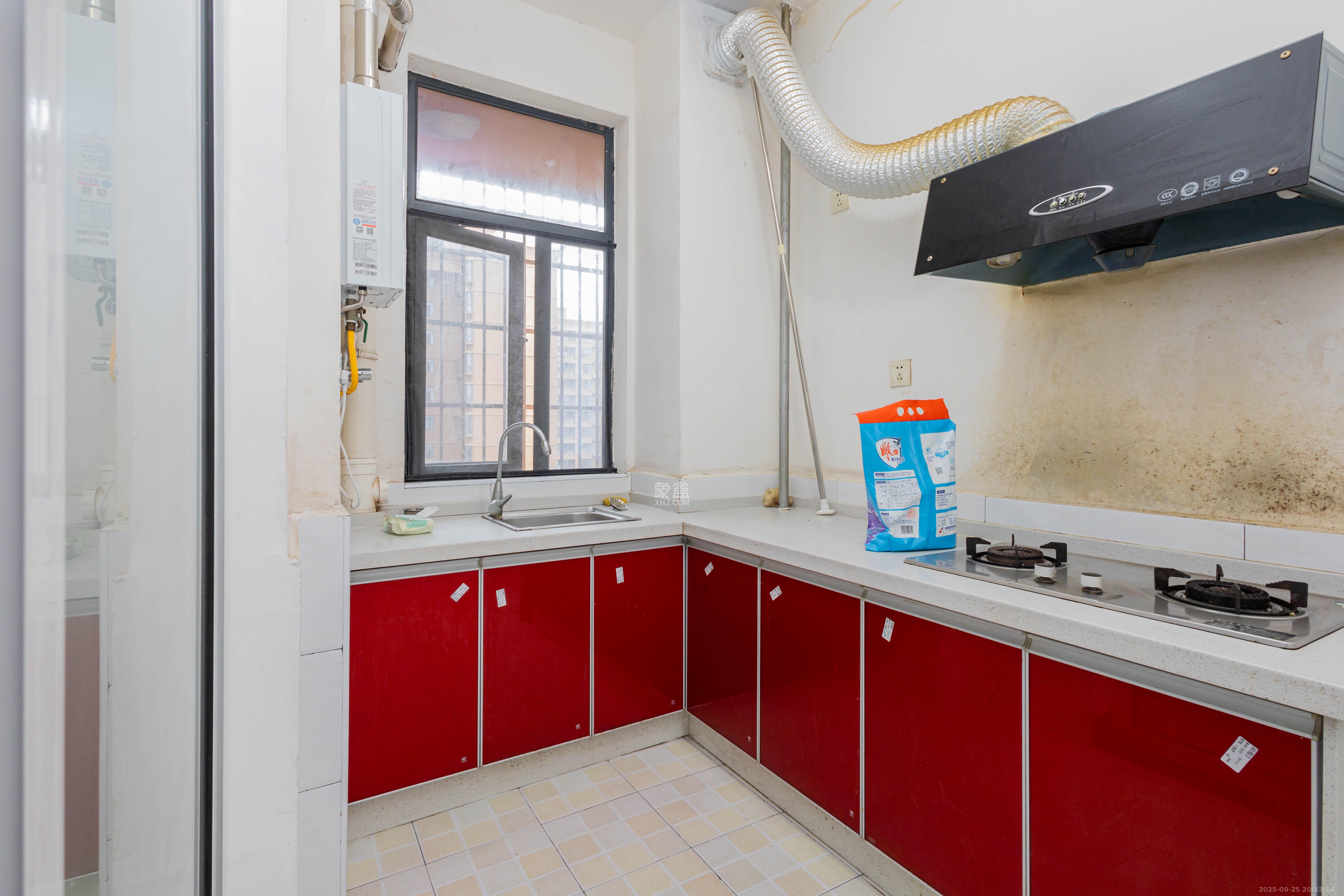 紫华郡 3室2厅2卫 50.0万 紫华郡 3室2厅2卫 50.0万厨房