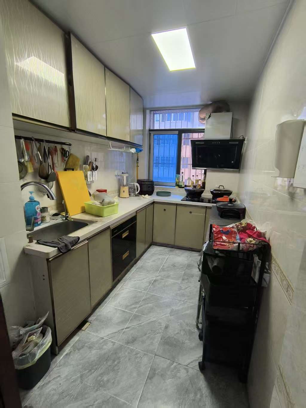 富成大厦  3室2厅1卫   2500.00元/月室内图