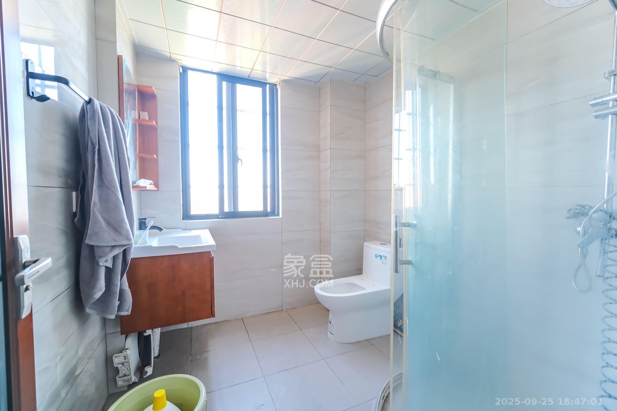 丰源国际  3室2厅2卫    1980.0元/月室内图