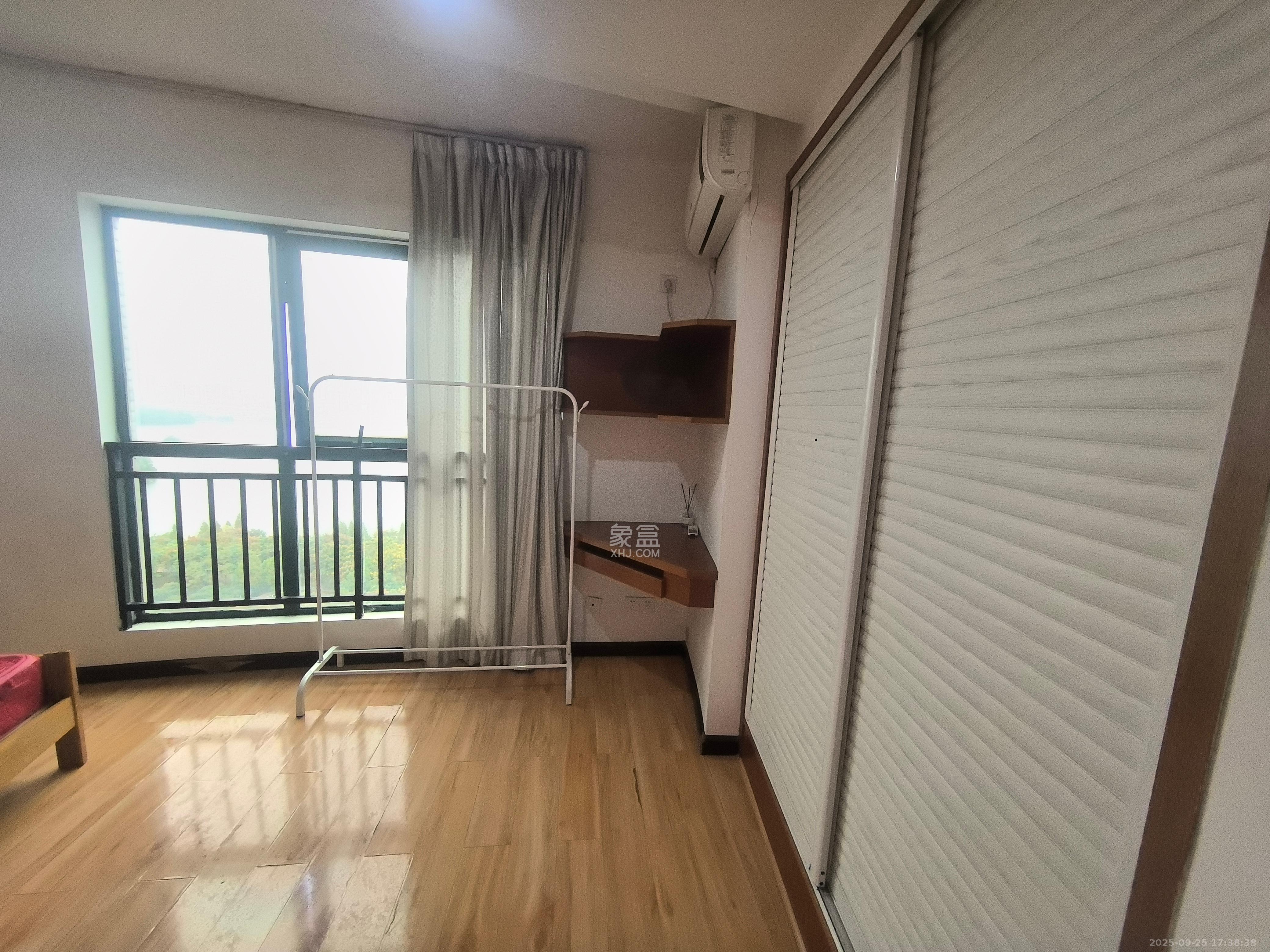 湖韵佳苑  1室1厅1卫    1600.0元/月室内图