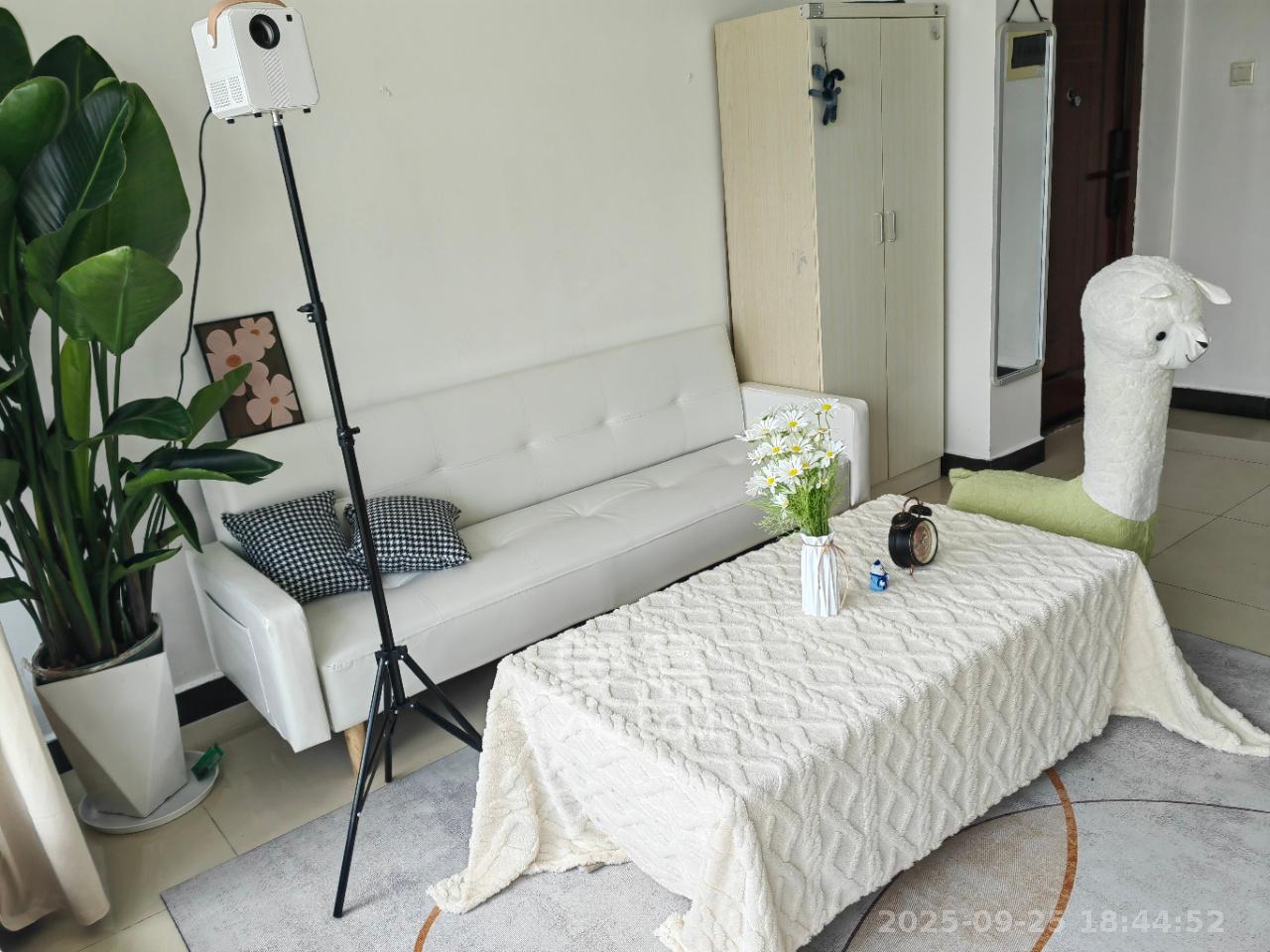 运通尊苑 1室2厅1卫 2300.0元/月 运通尊苑 1室2厅1卫 2300.0元/月室内图