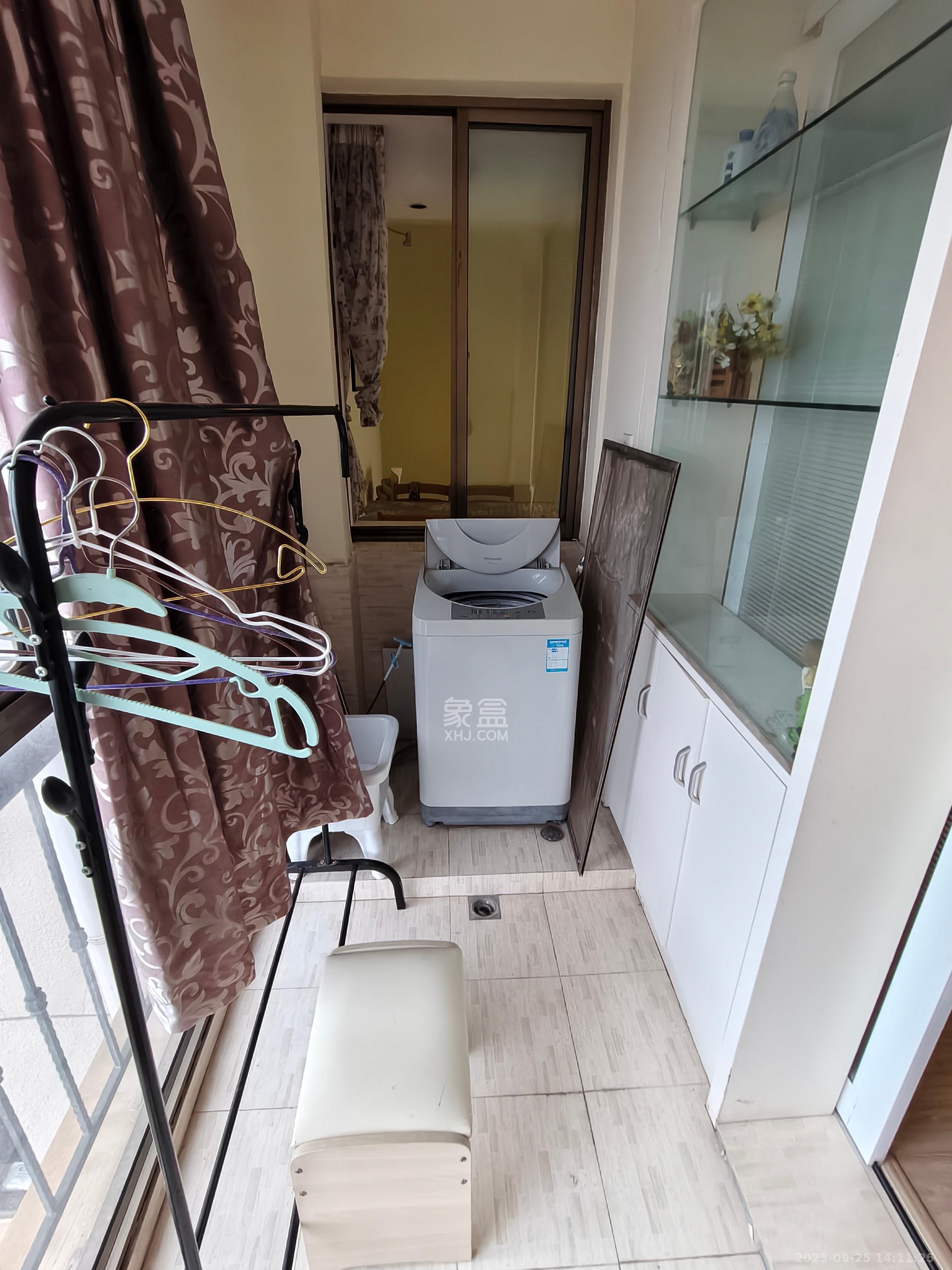 金色比华利  3室2厅2卫    2300.0元/月室内图