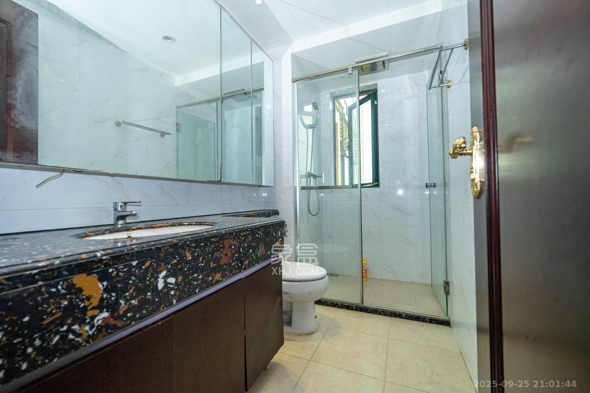 恒大雅苑  3室2厅1卫    93.0万 恒大雅苑  3室2厅1卫    93.0万卫生间