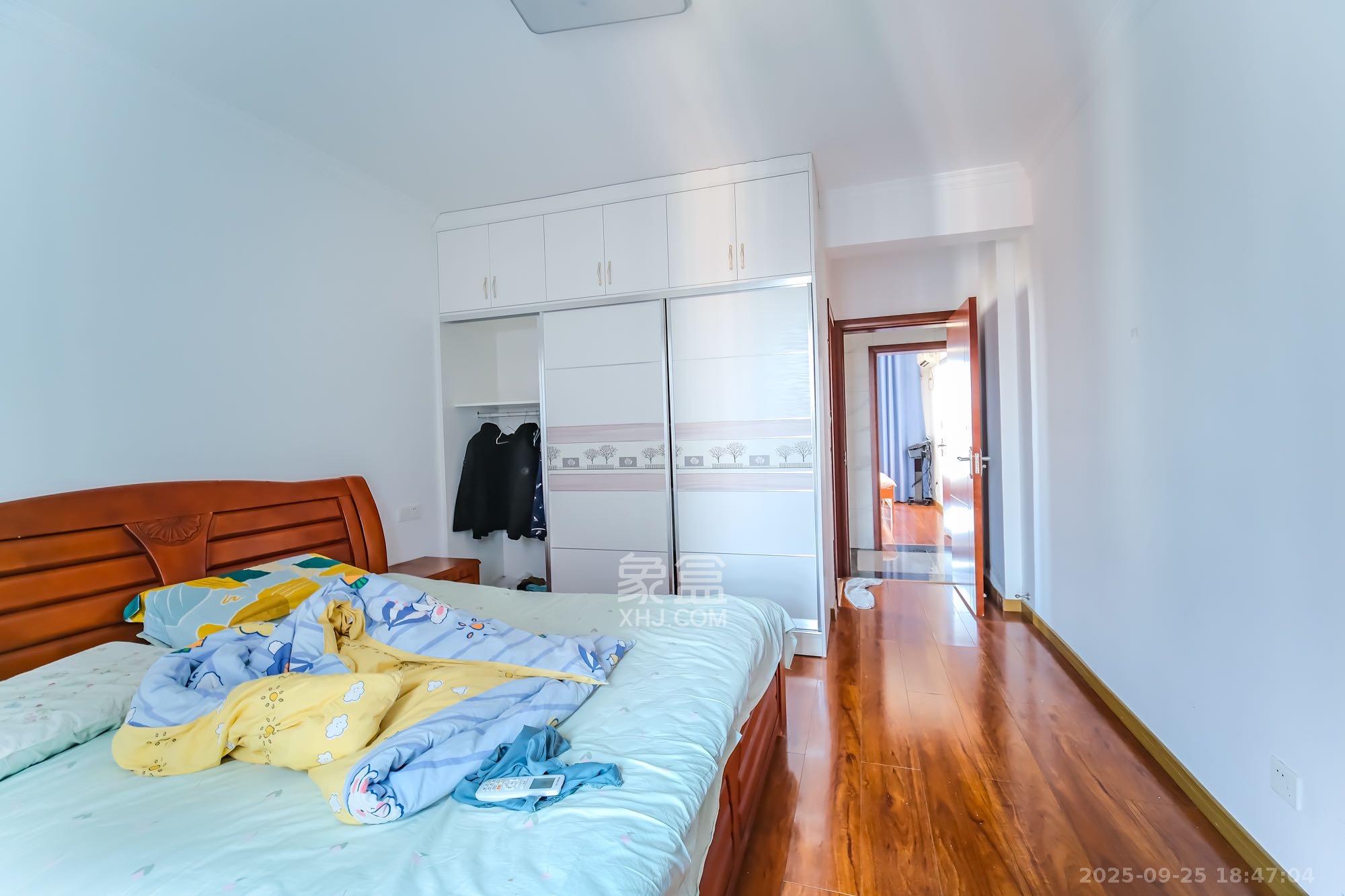 丰源国际  3室2厅2卫    1980.0元/月室内图