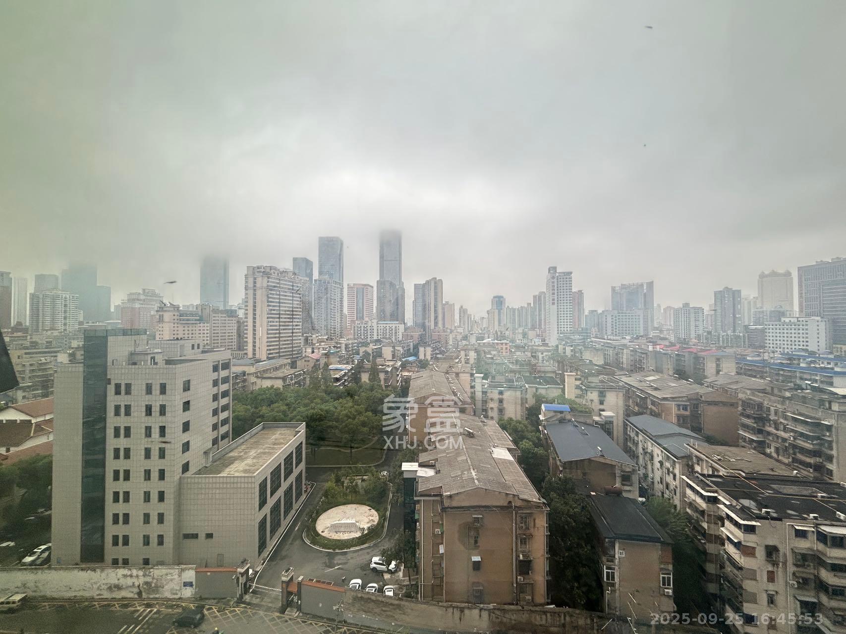 华润置地中心  1室1厅1卫   2200.00元/月室内图