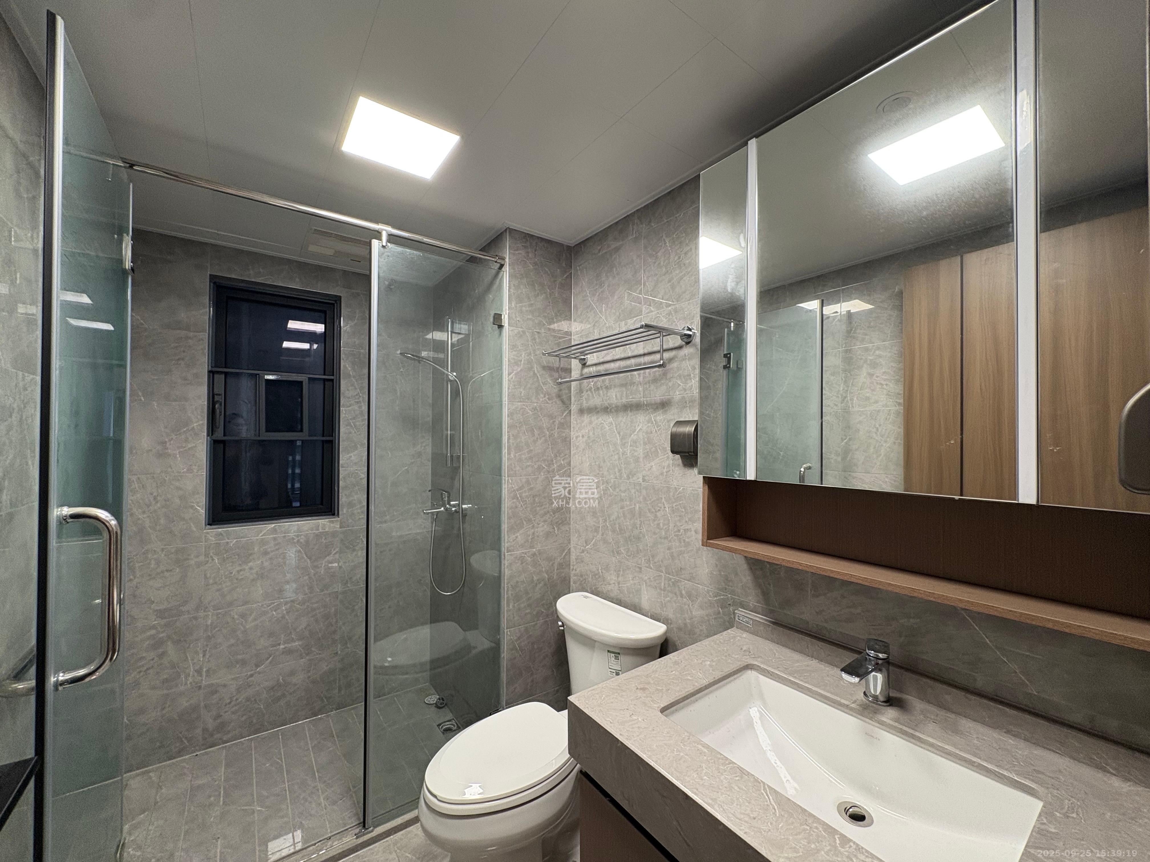 卓越洋湖晴翠 3室2厅2卫 3100.0元/月 卓越洋湖晴翠 3室2厅2卫 3100.0元/月室内图